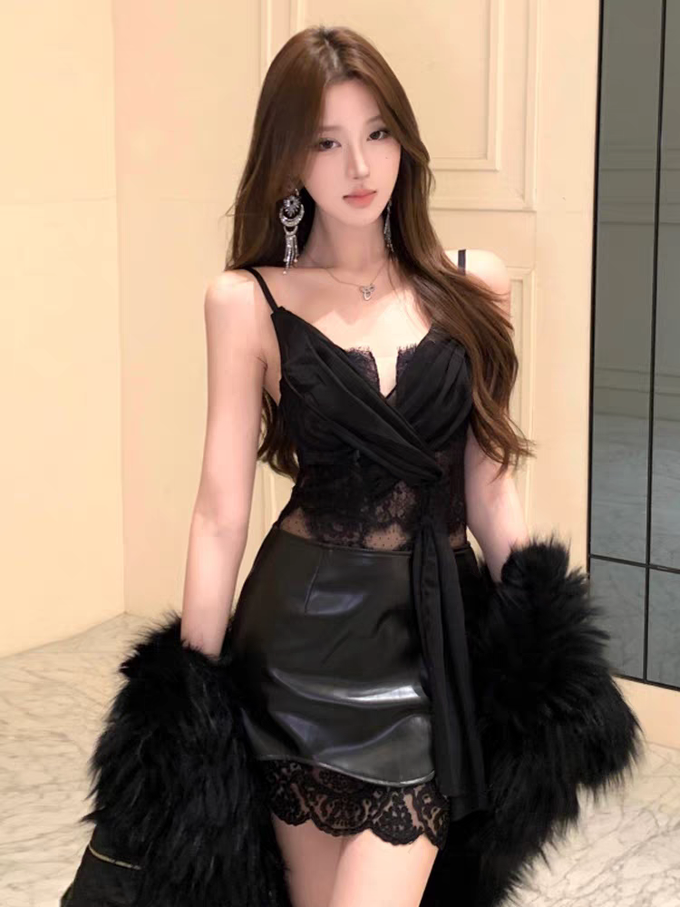 性感镂空蕾丝拼接V领吊带背心