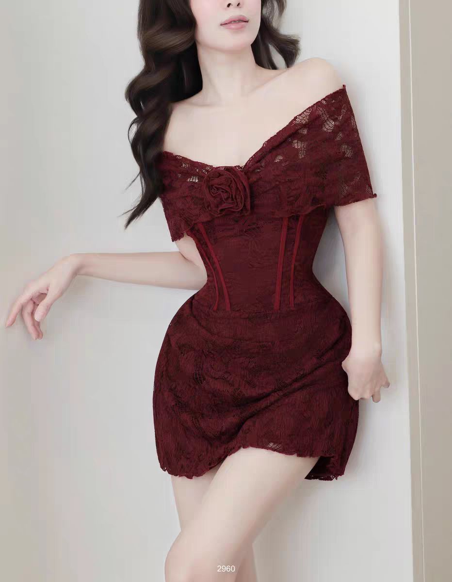 蕾丝一字肩包臀连衣裙