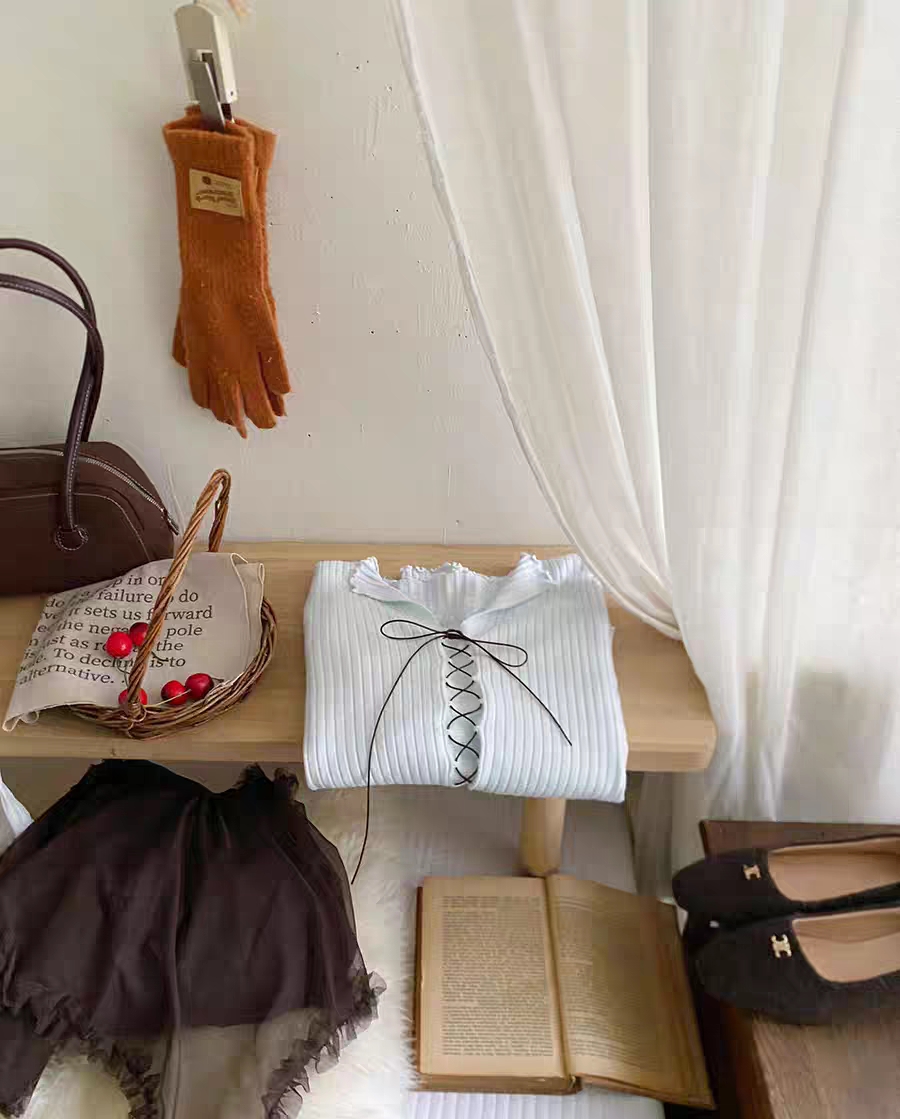 法式温柔风蕾丝拼接系带V领针织毛衣