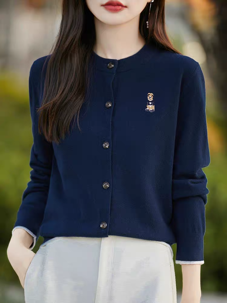 精致刺绣小熊针织开衫长袖毛衣外套