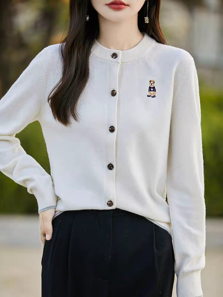 精致刺绣小熊针织开衫长袖毛衣外套