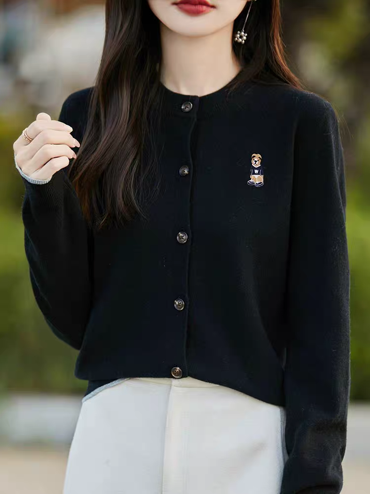 精致刺绣小熊针织开衫长袖毛衣外套