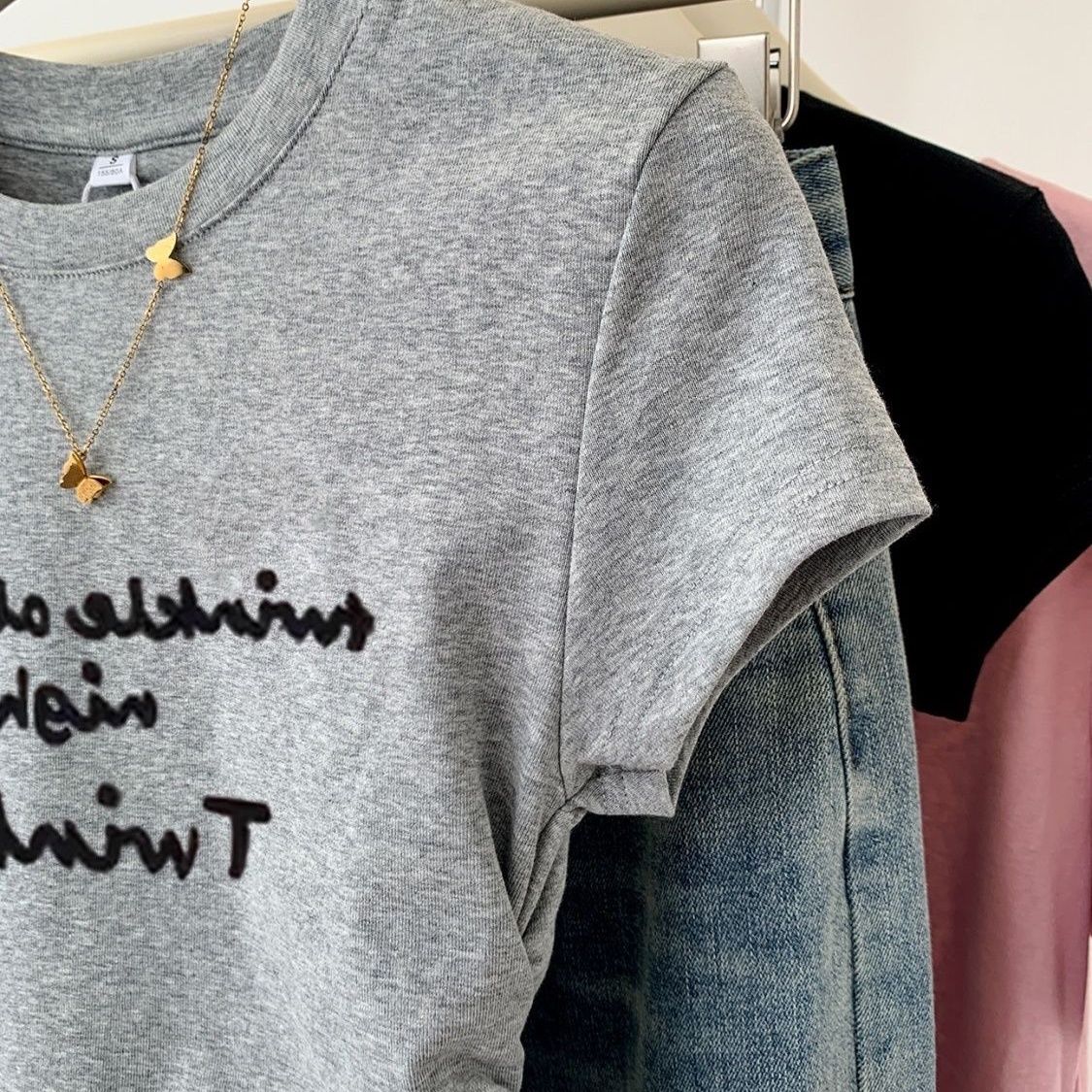 正肩字母印花小眾褶皺收腰短款修身短袖T恤-Cicimode