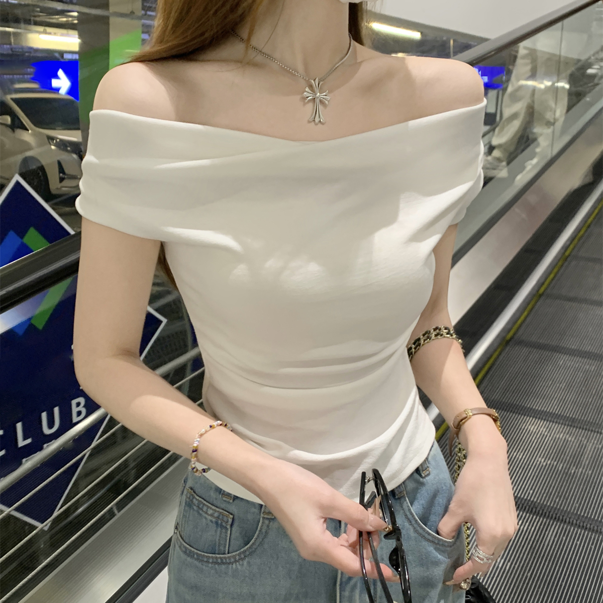 超顯瘦百搭氣質鎖骨一字肩蕩領短袖T恤-Cicimode