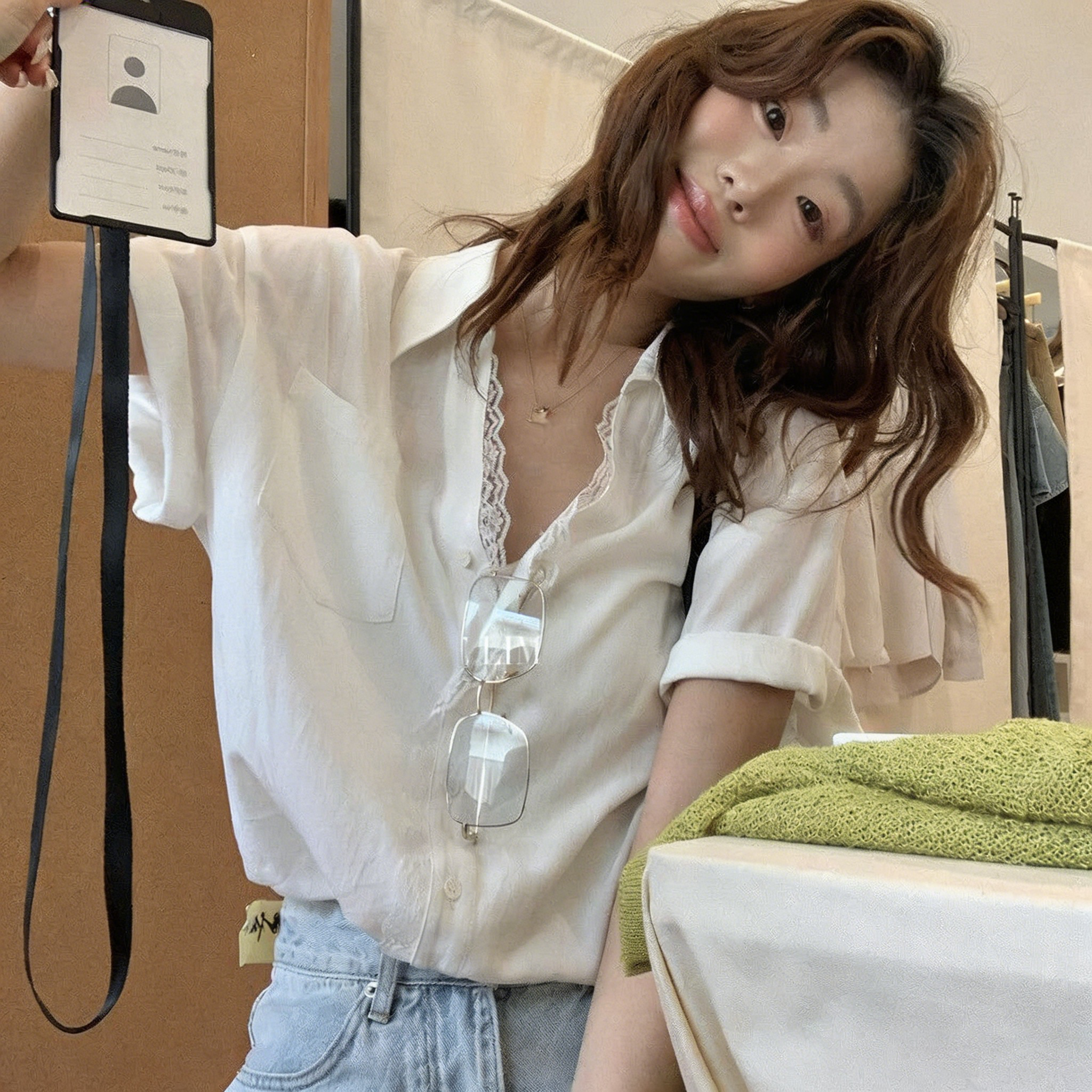 慵懶風蕾絲拼接鬆弛感寬鬆顯瘦V領短袖襯衫