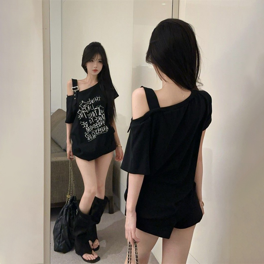 露肩設計別緻韓版字母塗鴉印花斜肩短袖T恤