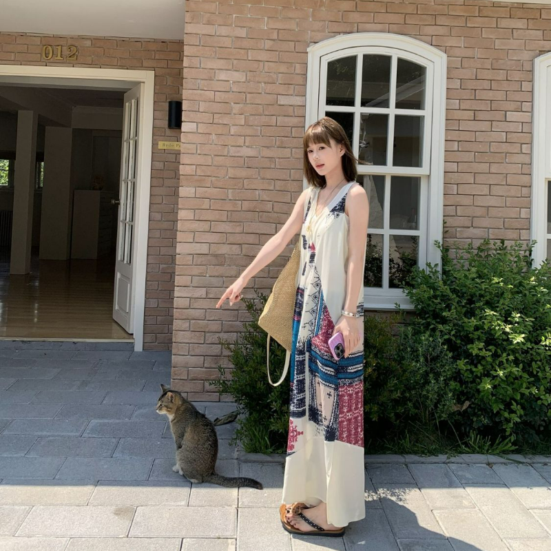 海島風V領無袖復古印花休閒闊腿背帶連體褲-Cicimode