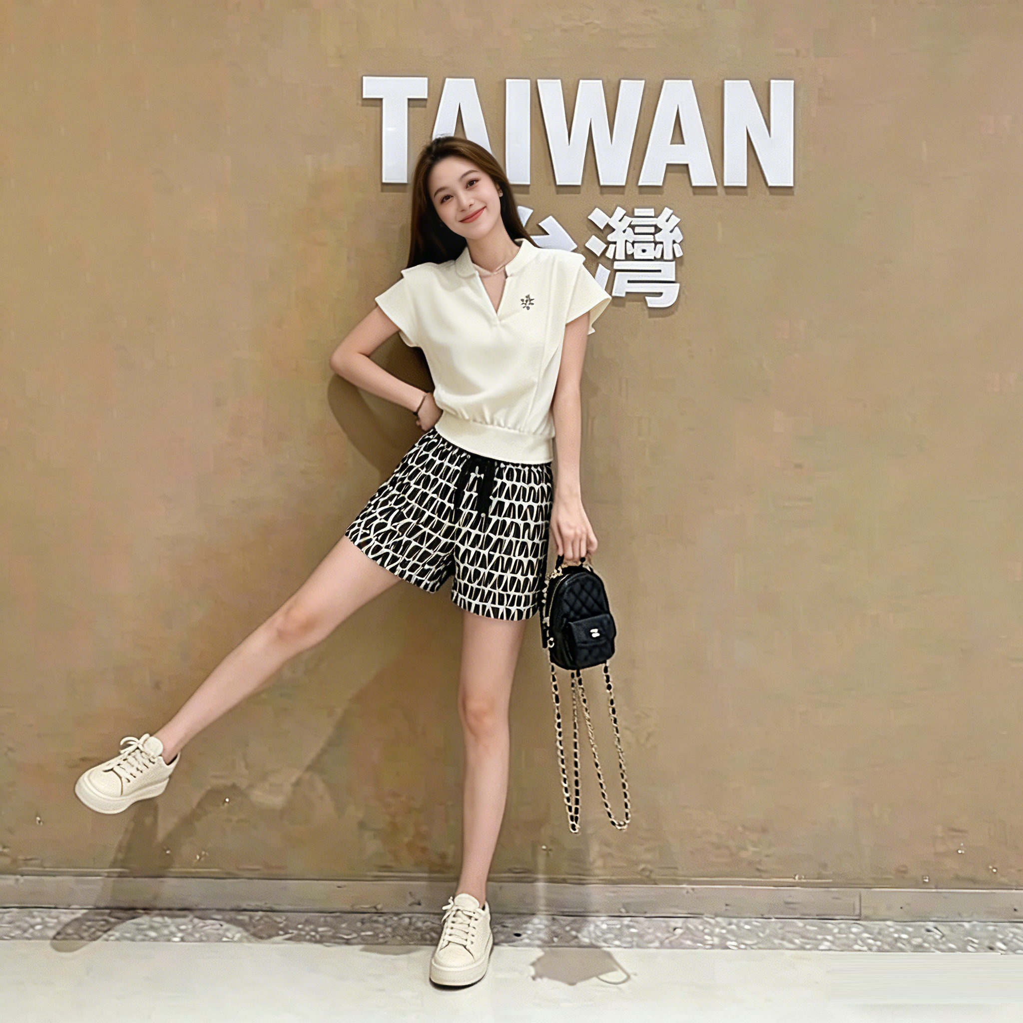 【單件/套裝】時尚顯瘦氣質設計感V領短袖+休閑短褲兩件套