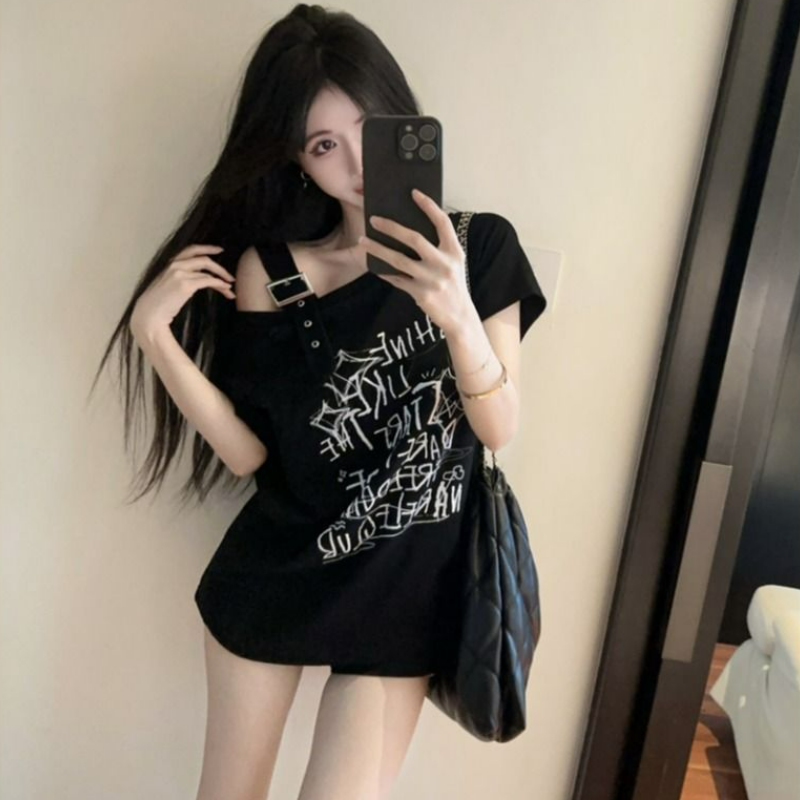 露肩設計別緻韓版字母塗鴉印花斜肩短袖T恤