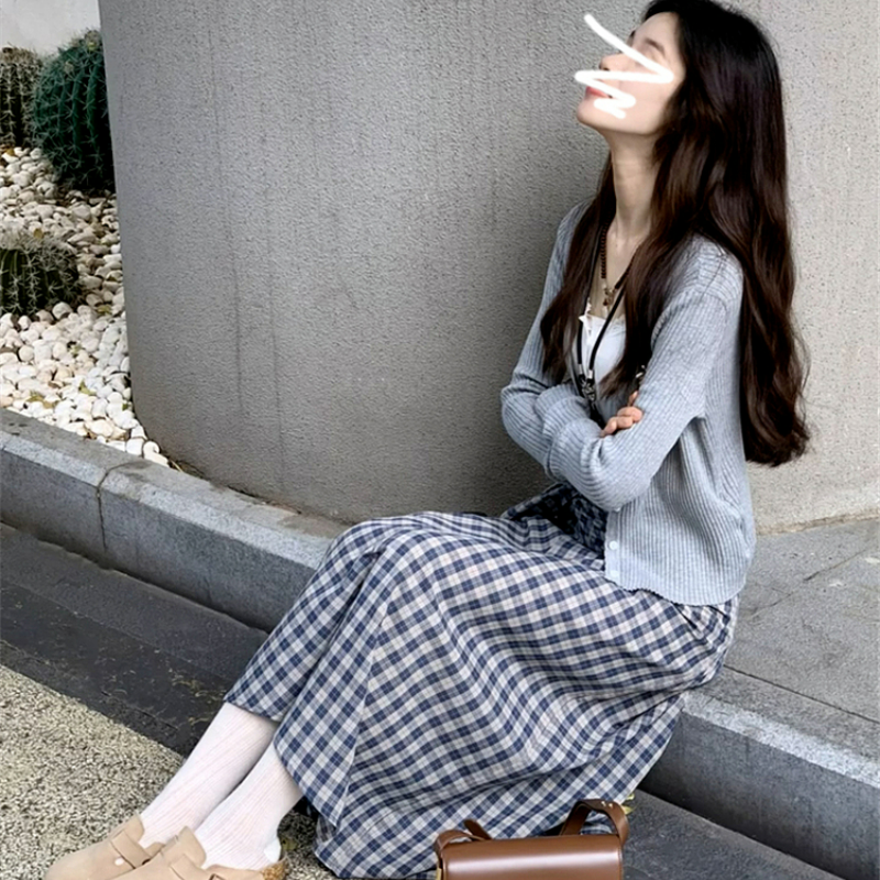 【單件/套裝】法式灰色長袖針織開衫+白色吊帶+氣質格子綁帶半身裙三件套-Cicimode