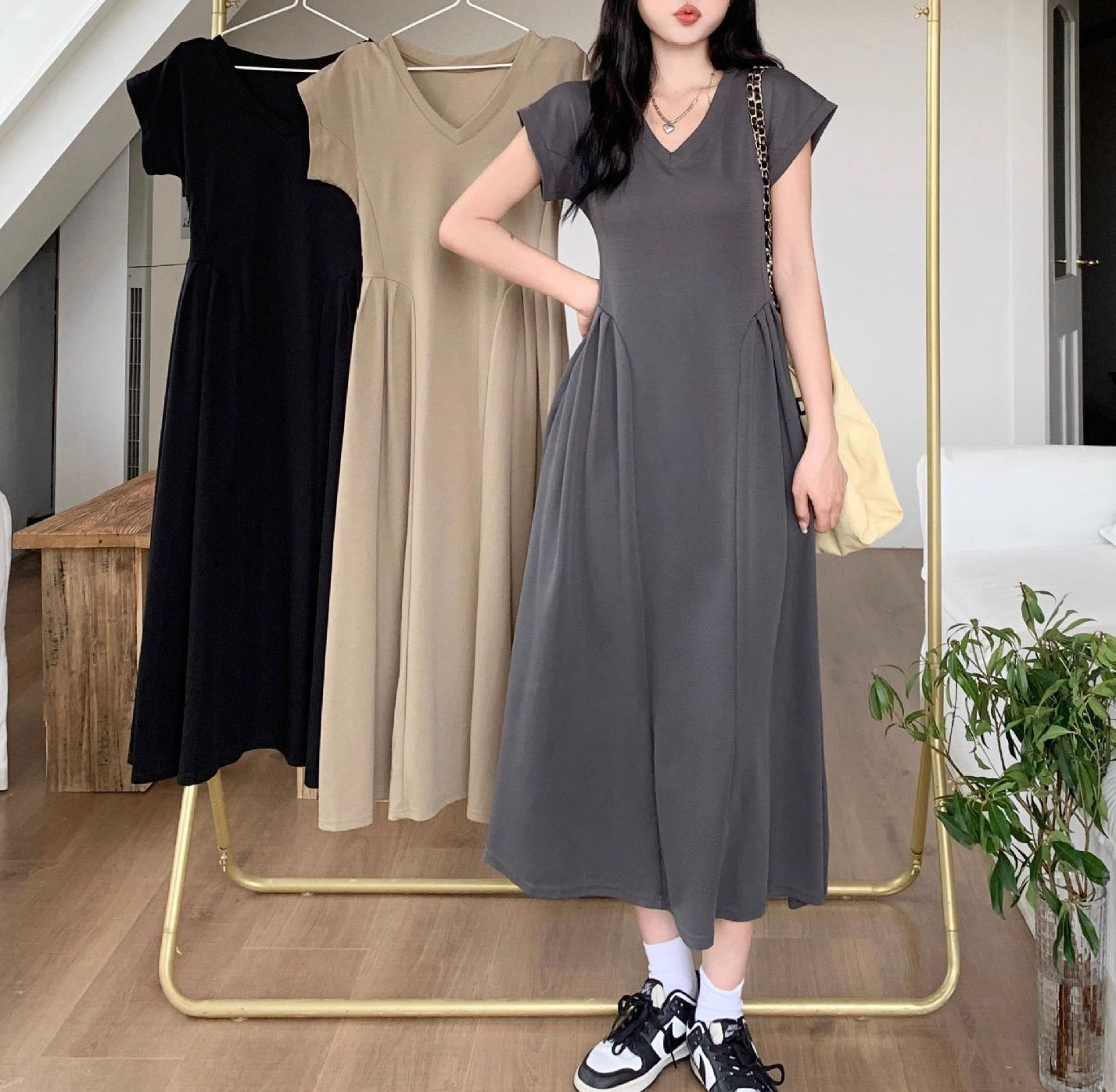 百搭純色簡約V領收腰氣質長款連身裙
