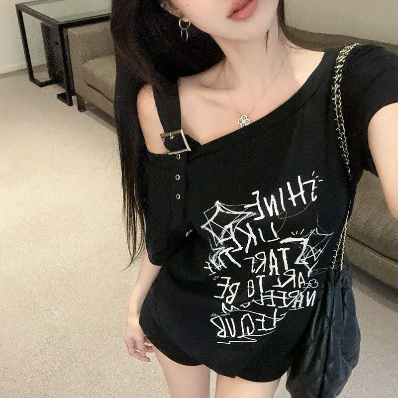 露肩設計別緻韓版字母塗鴉印花斜肩短袖T恤