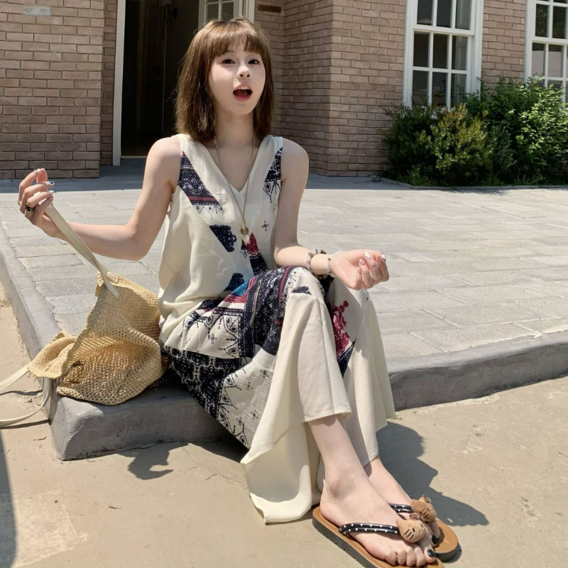 海島風V領無袖復古印花休閒闊腿背帶連體褲-Cicimode