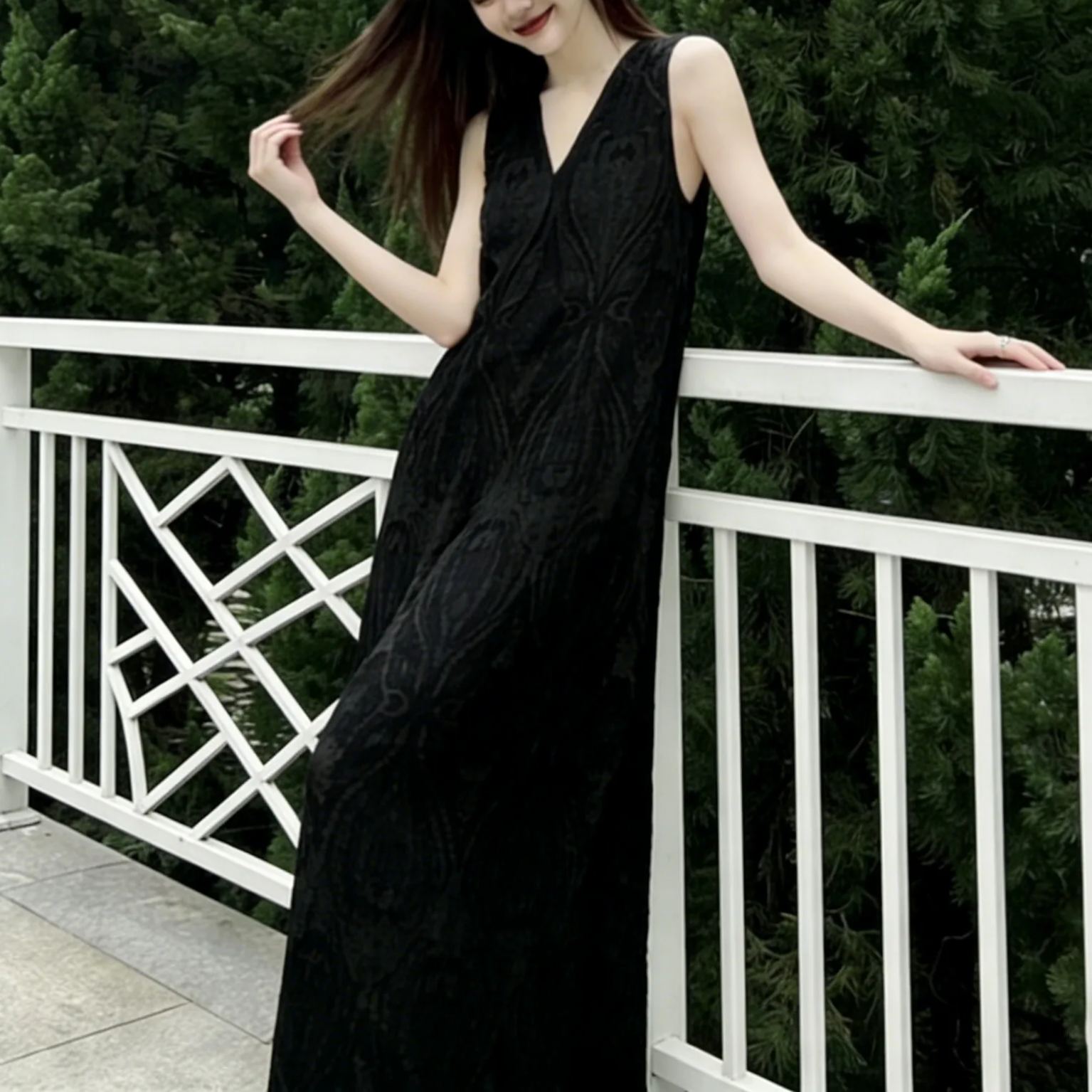 高級感刺繡提花加長版V領寬鬆大碼洋裝