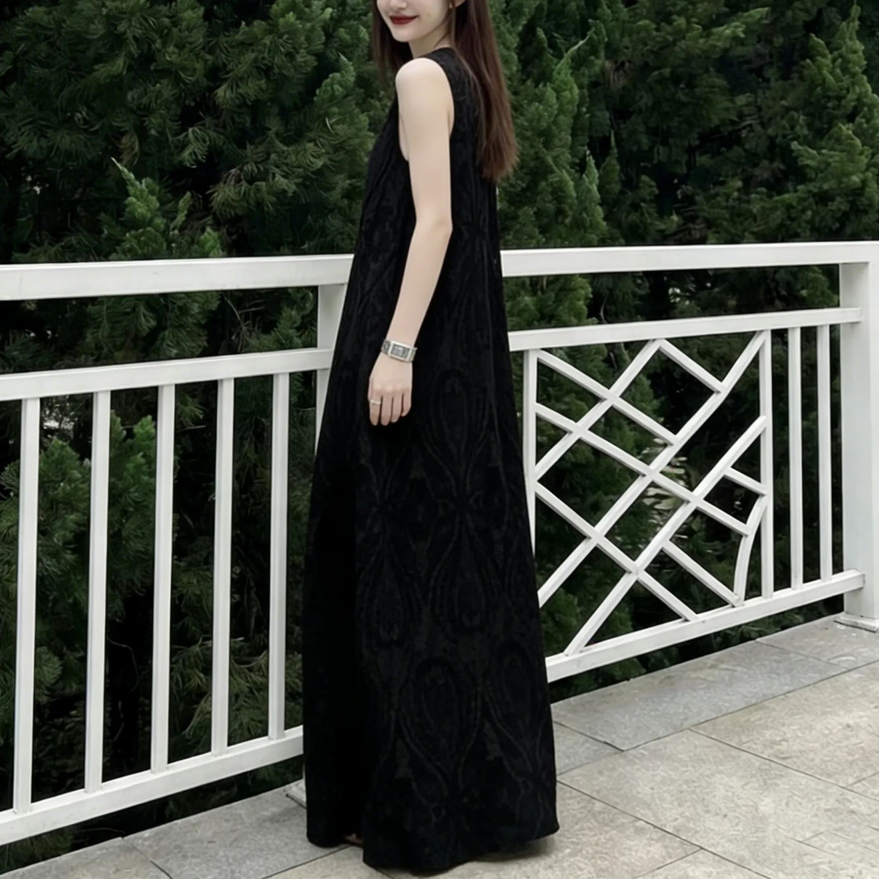 高級感刺繡提花加長版V領寬鬆大碼洋裝