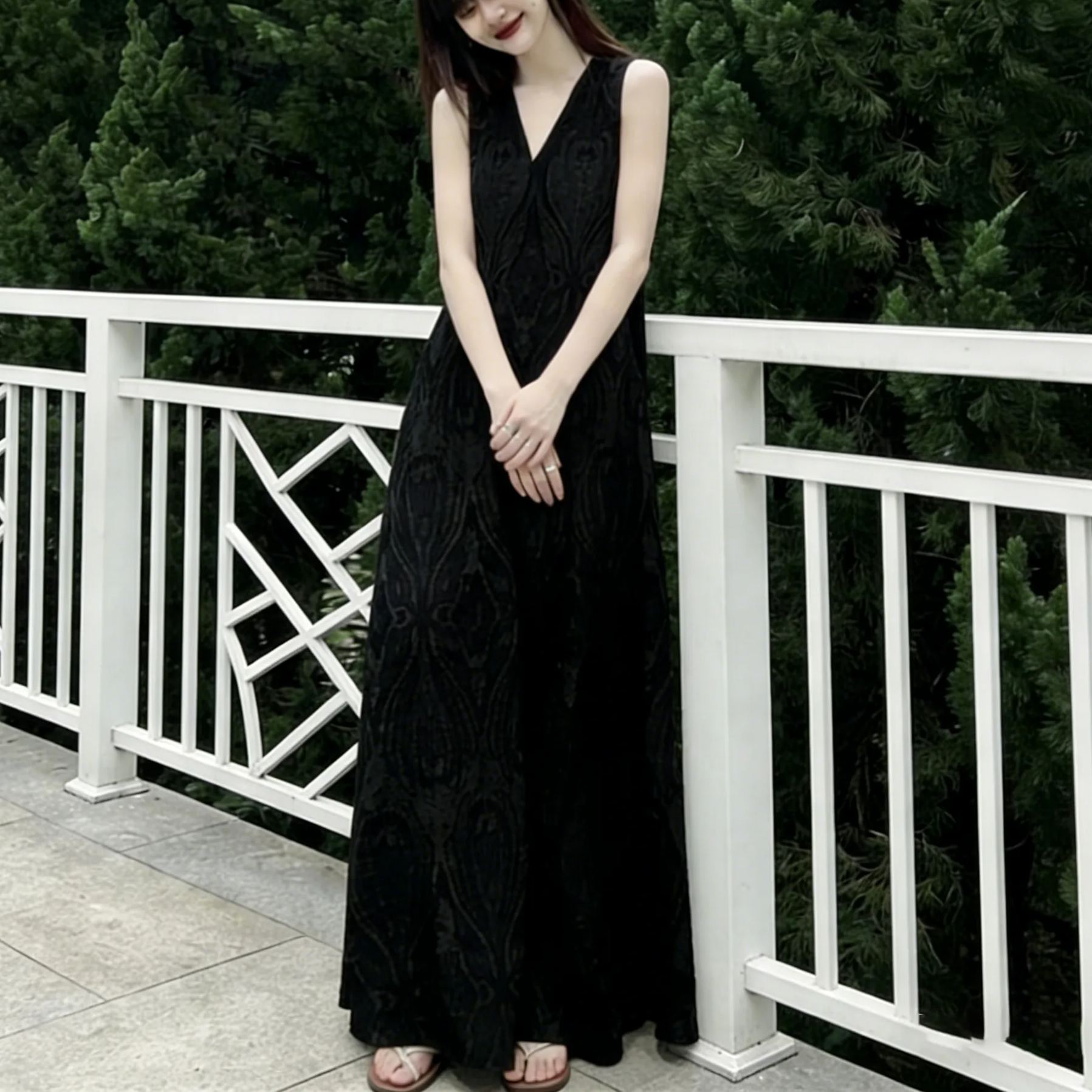 高級感刺繡提花加長版V領寬鬆大碼洋裝