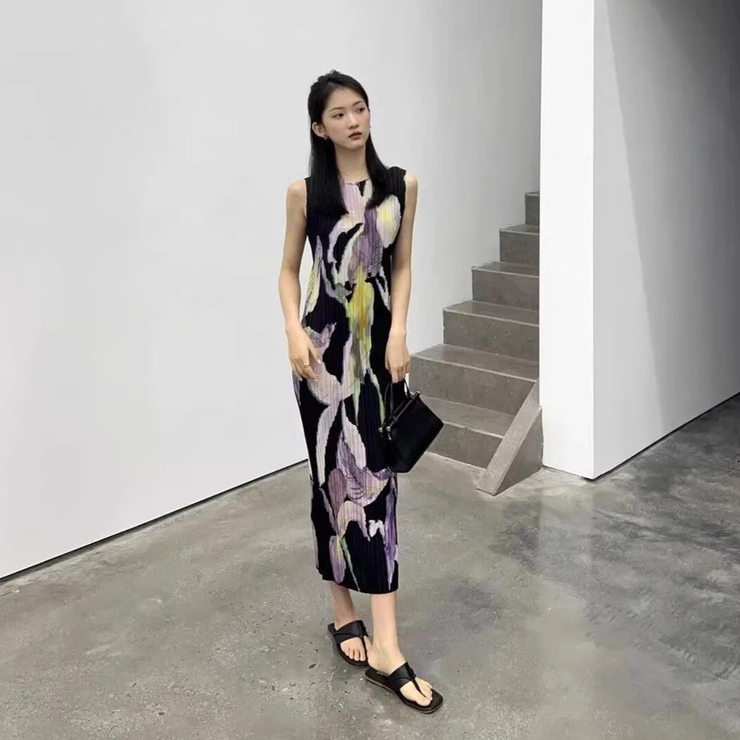 高級感優雅氣質印花顯瘦圓領無袖褶皺洋裝