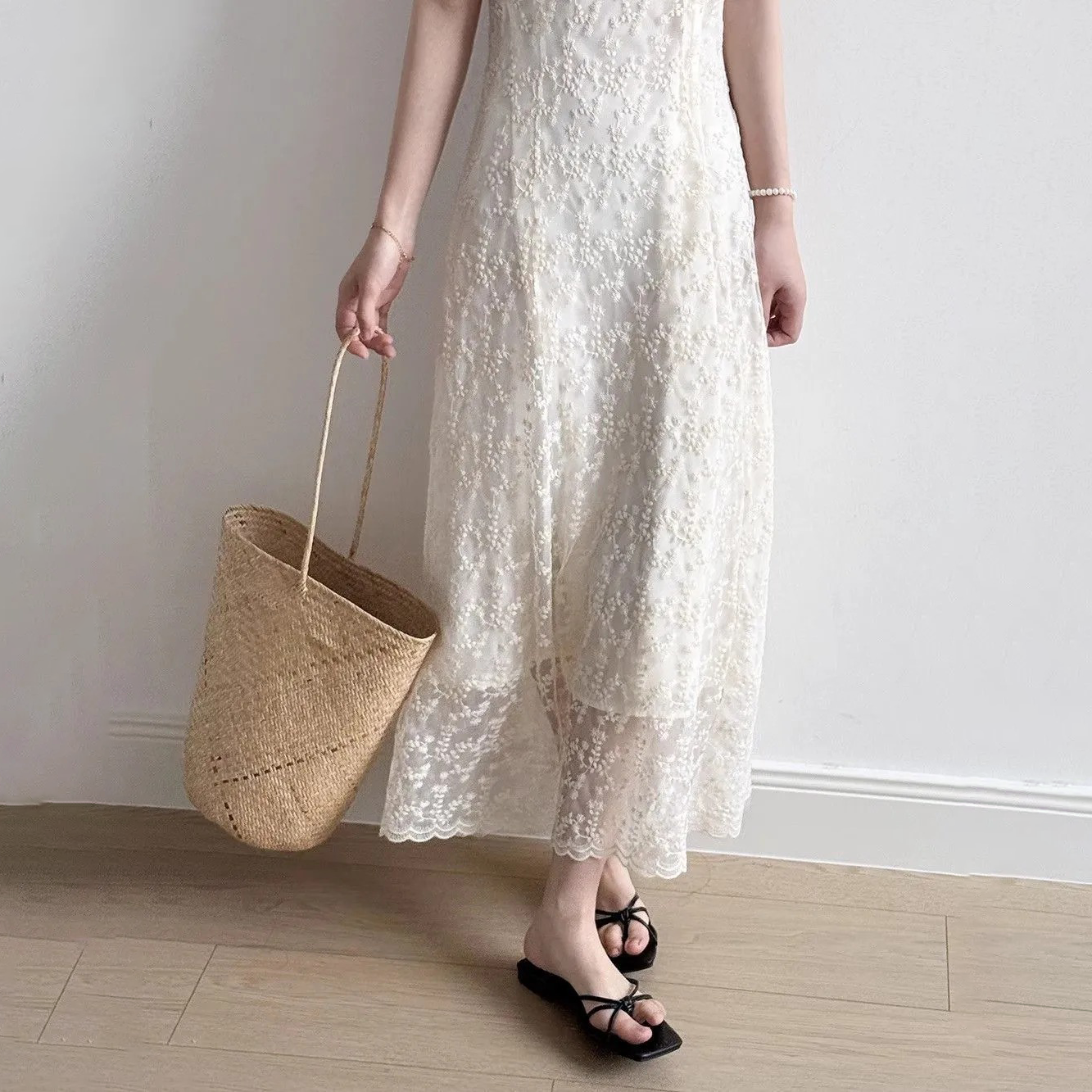 法式氣質溫柔蕾絲刺繡碎花顯瘦百搭吊帶洋裝