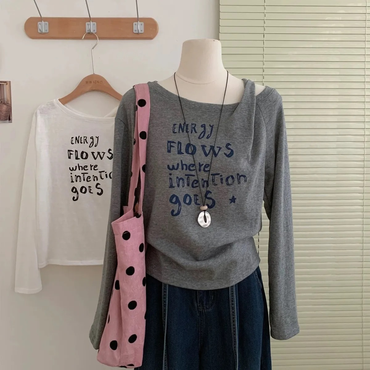 斜領露肩字母印花寬鬆遮肉大碼長袖T恤