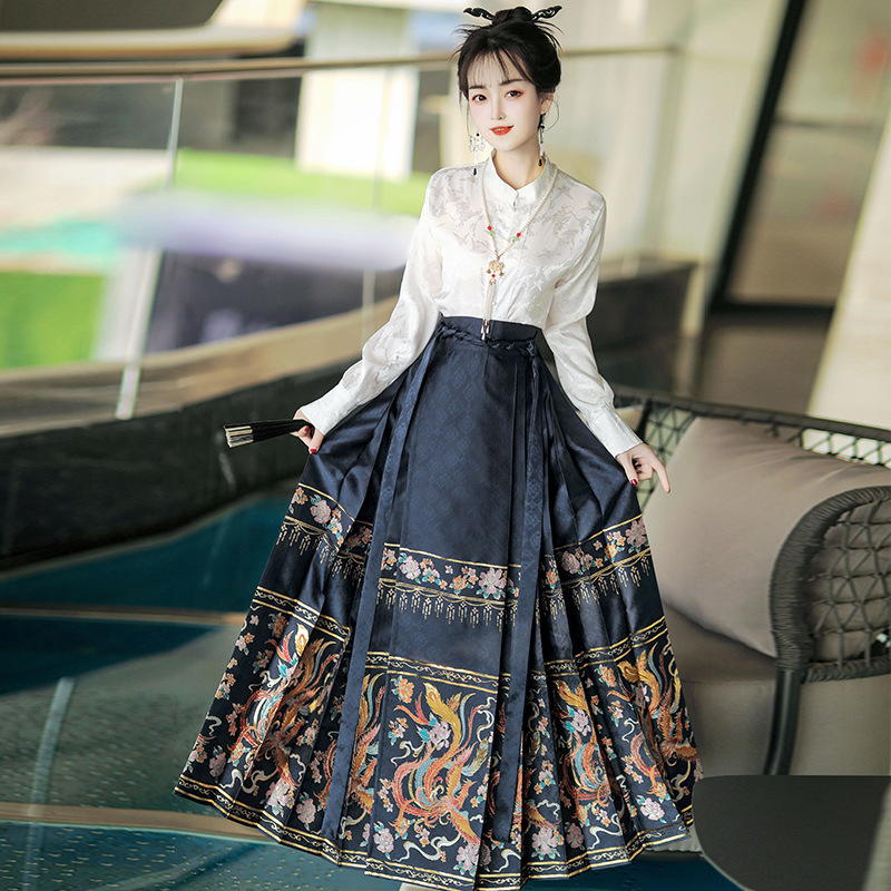 エレガントな刺繍入り馬面裙セット – ezcoser