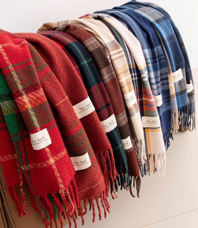 Stella Fashion Classic Pail Red Scarf Women Warm Extra Large Shawl Scarf Unisex Winter Neck Scarf Color Matching Plaid Print Tassel