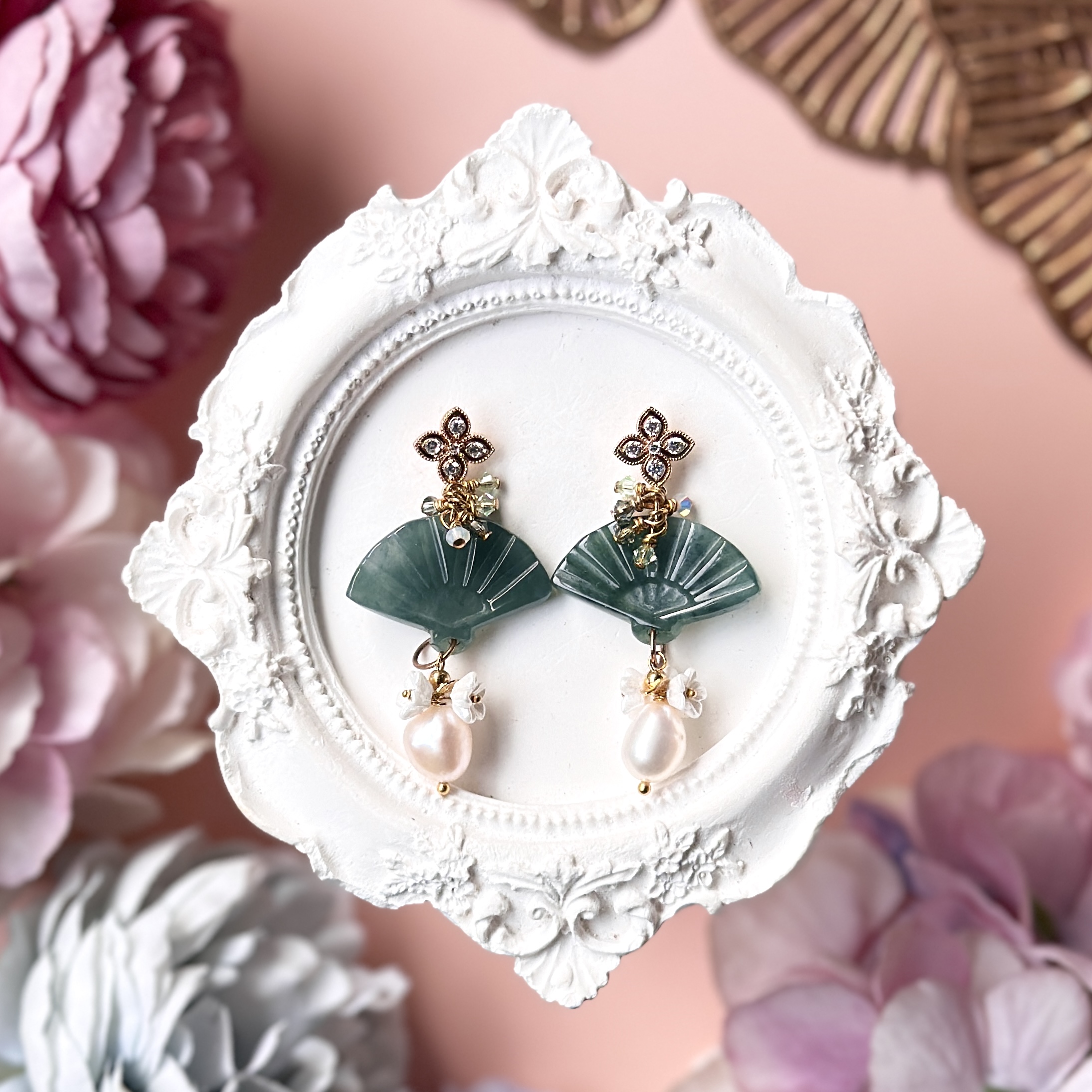Oriental Jade Fan with Freshwater Pearls and Clover Studs