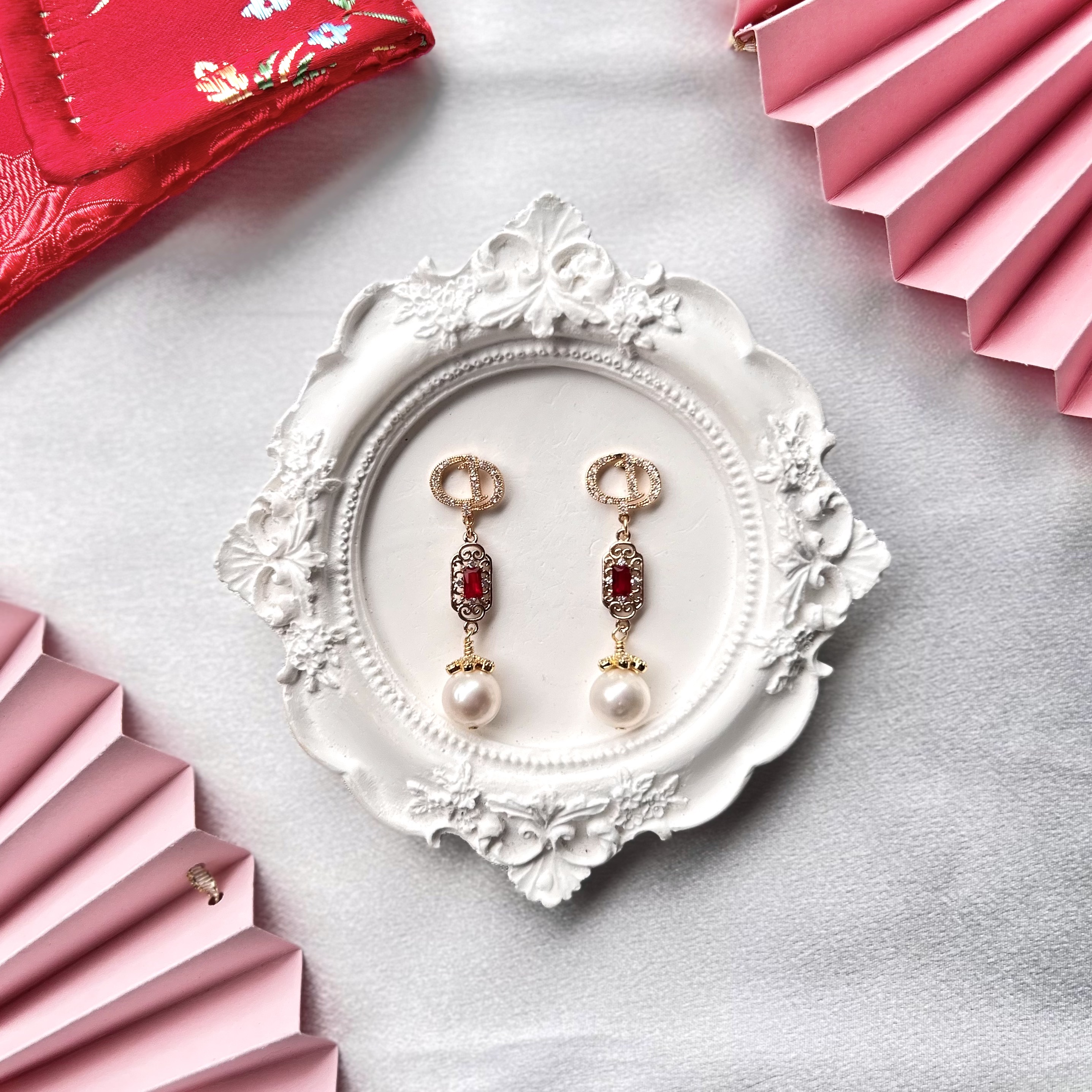 Story Themed - Pearl Acessories Workshop