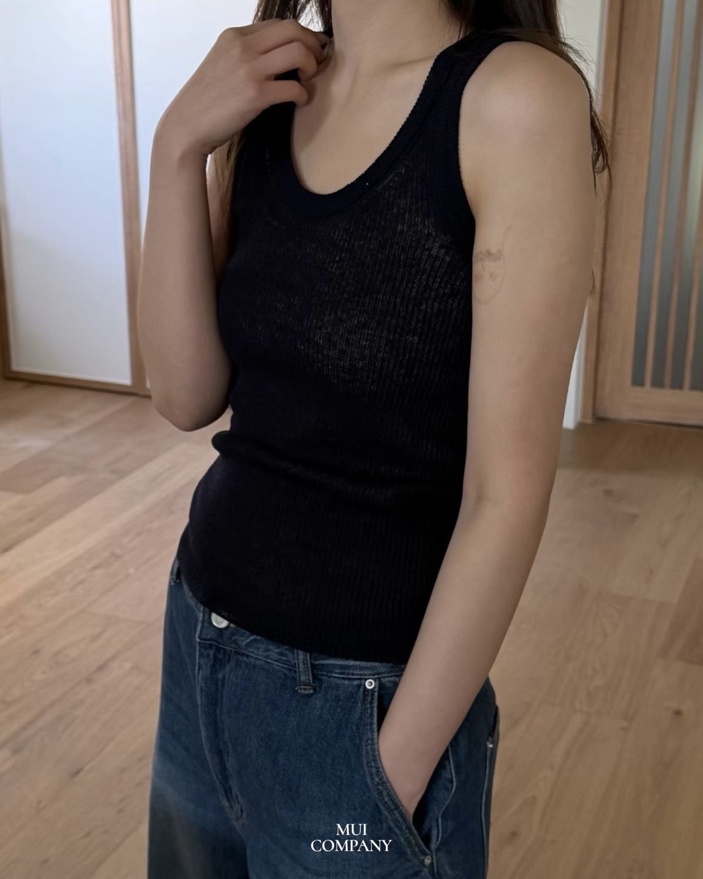 U Neck Light Knit Sleeveless Top