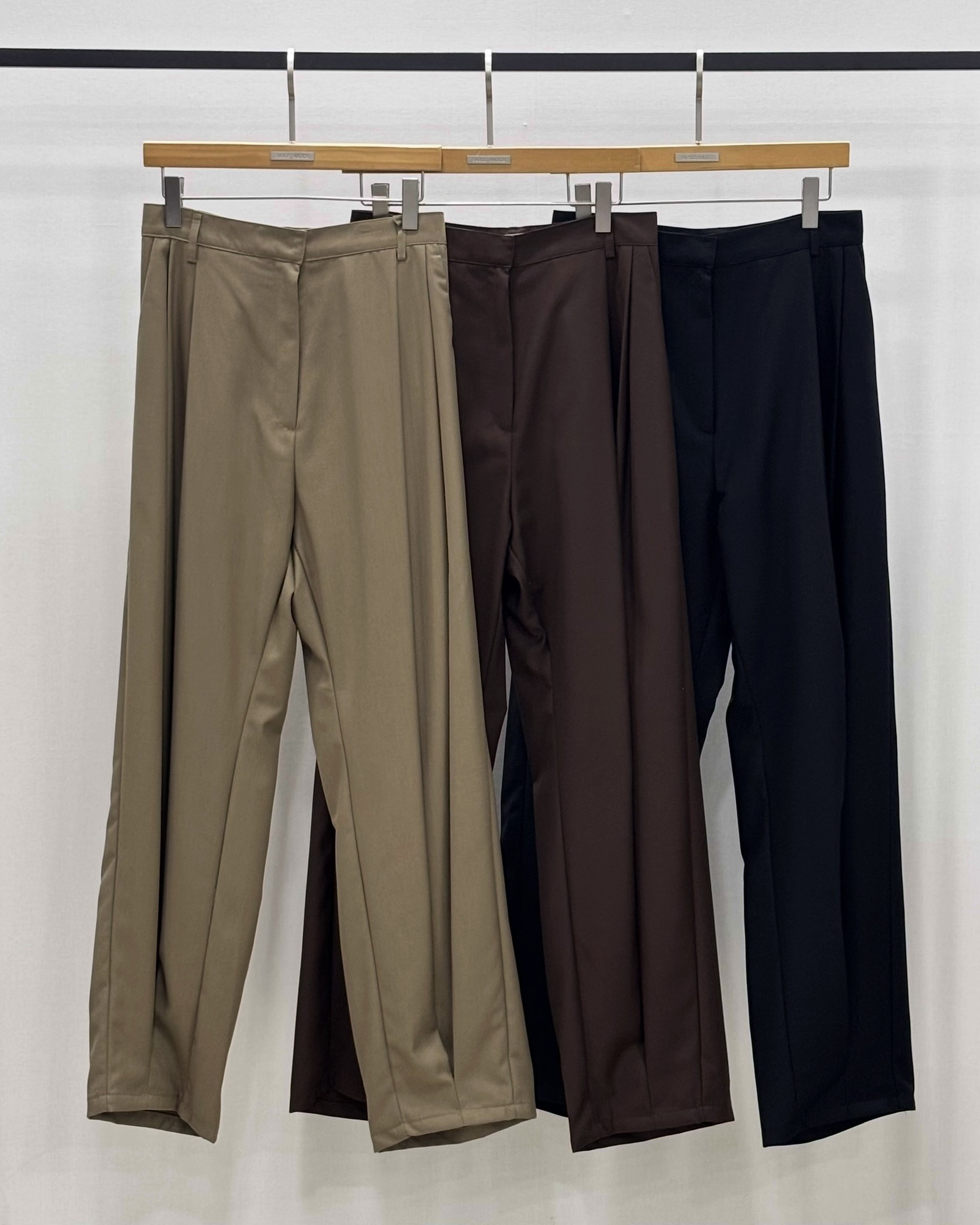 Bottom Pintuck Pants