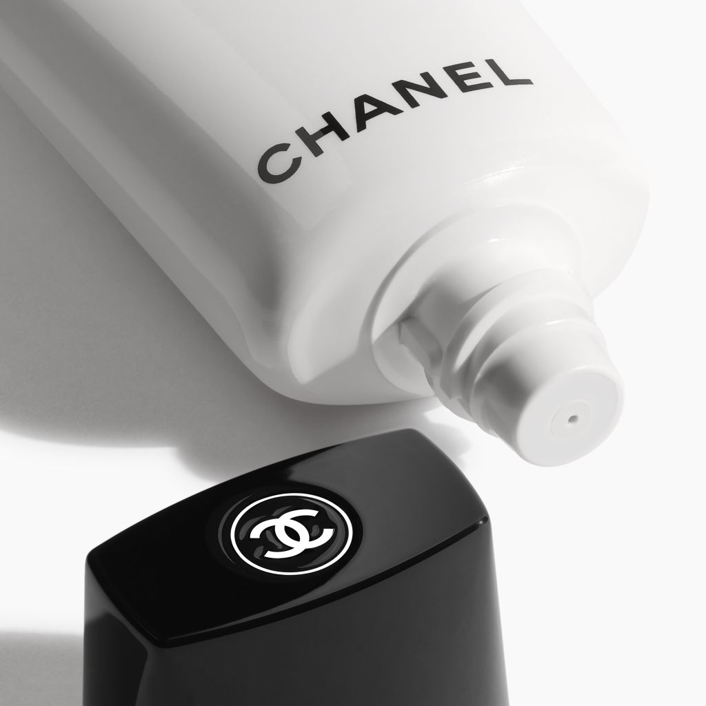 GLOWING MAKEUP PRIMER MOISTURIZING-PLUMPING SPF50/PA+++