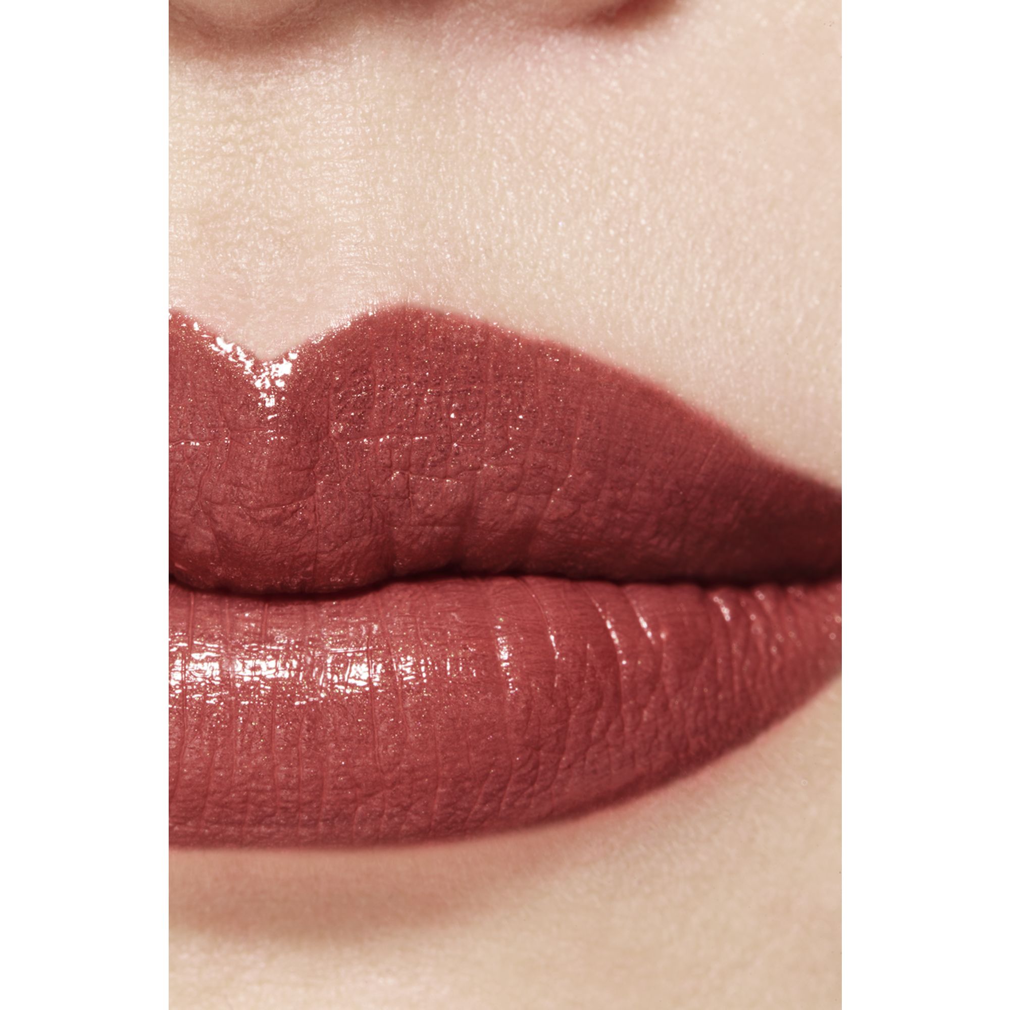 PEWARNA BIBIR KAYA PIGMEN YANG EFEKTIF MERAWAT DAN MENCERAHKAN