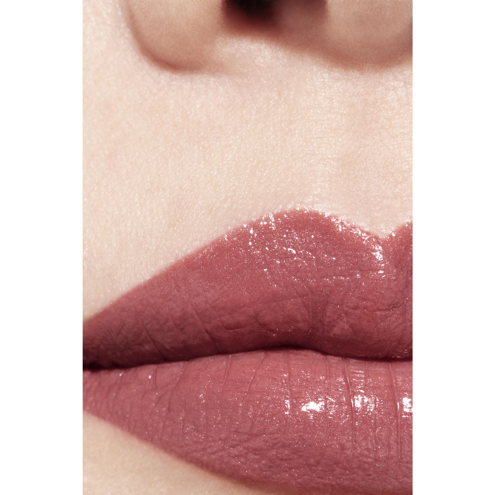 LIPSTIK DENGAN HIDRASI INTENS