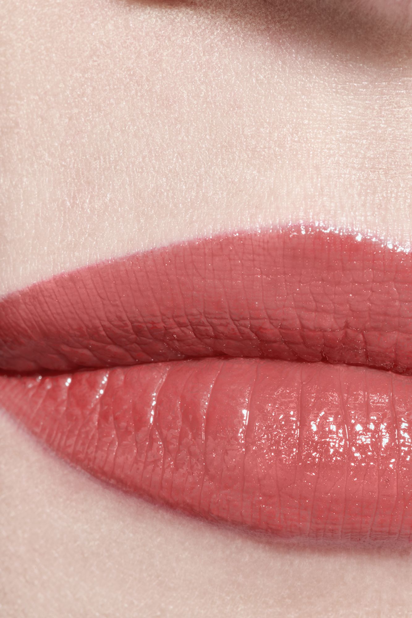 LIPSTIK DENGAN HIDRASI INTENS