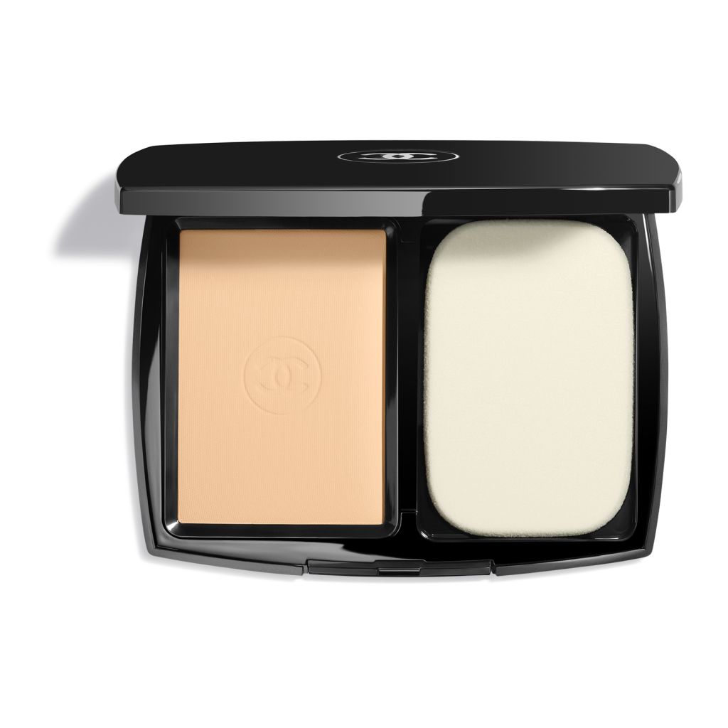 COMPACT FOUNDATION DENGAN HASIL AKHIR FLAWLESS DAN TAHAN LAMA – NYAMAN SEPANJANG HARI