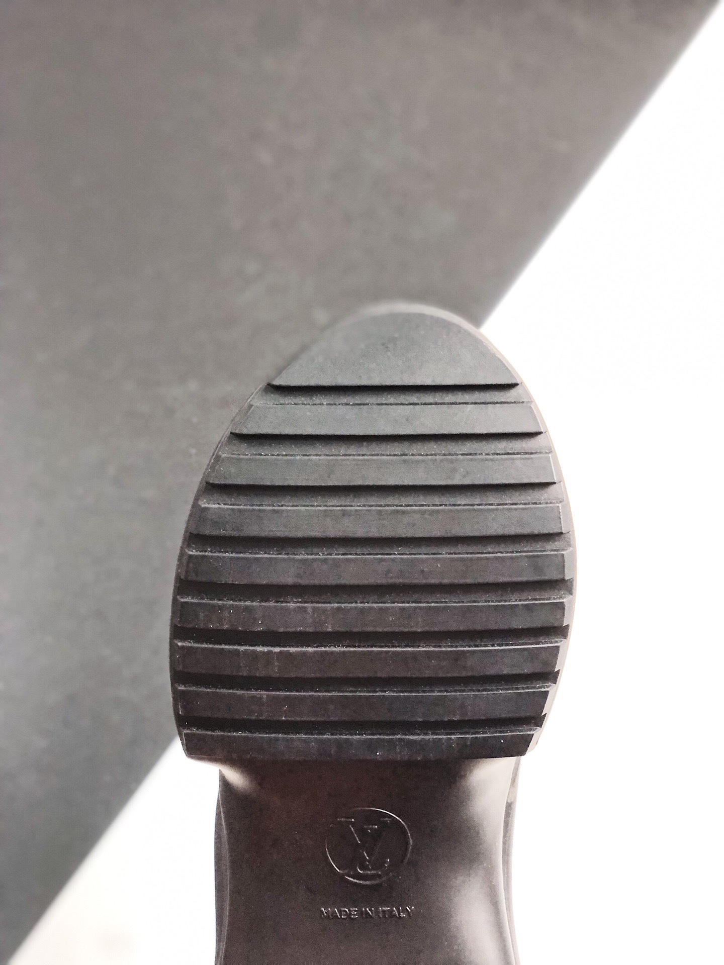 LOUIS VUITTON Archlight