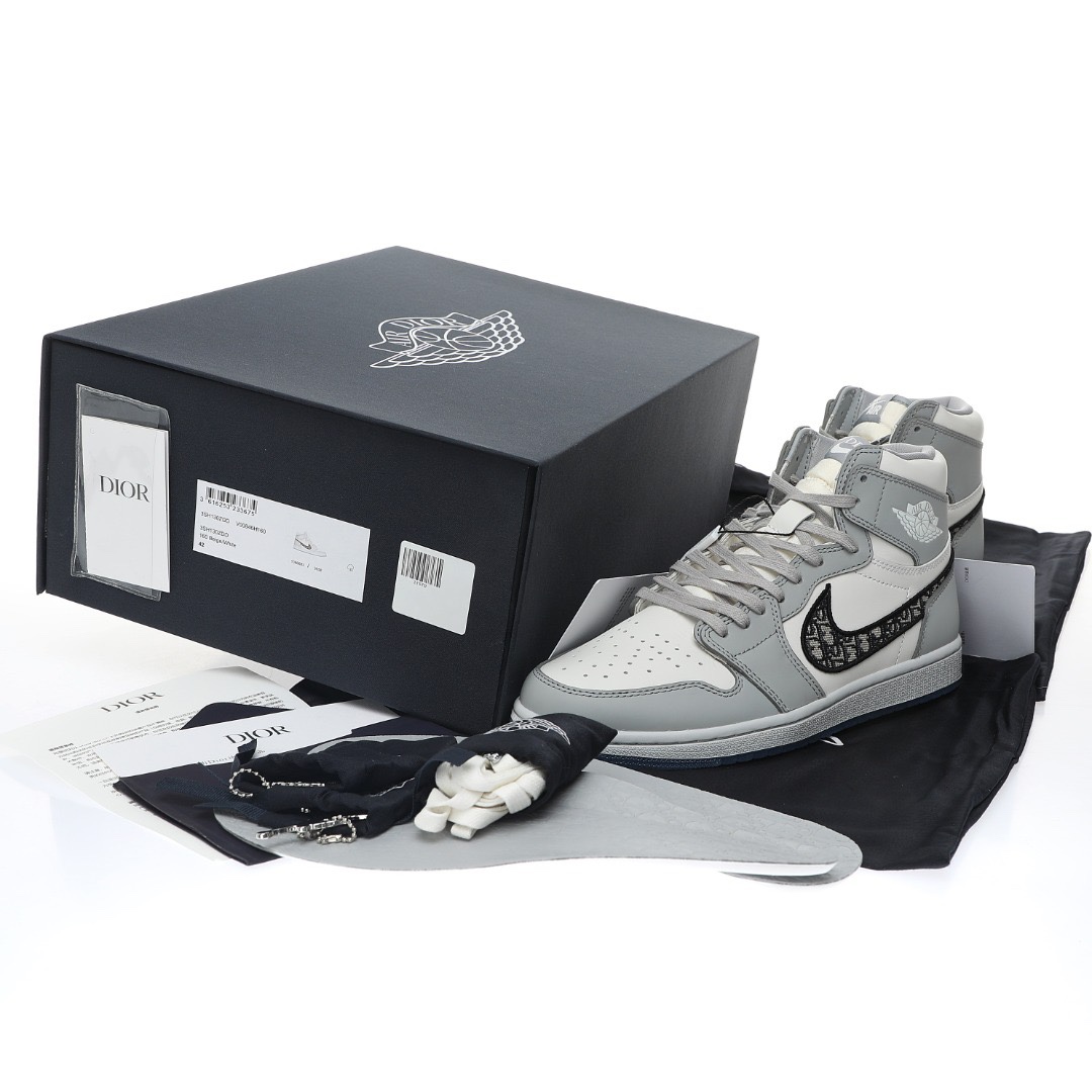 DIOR × AIR JORDAN系列