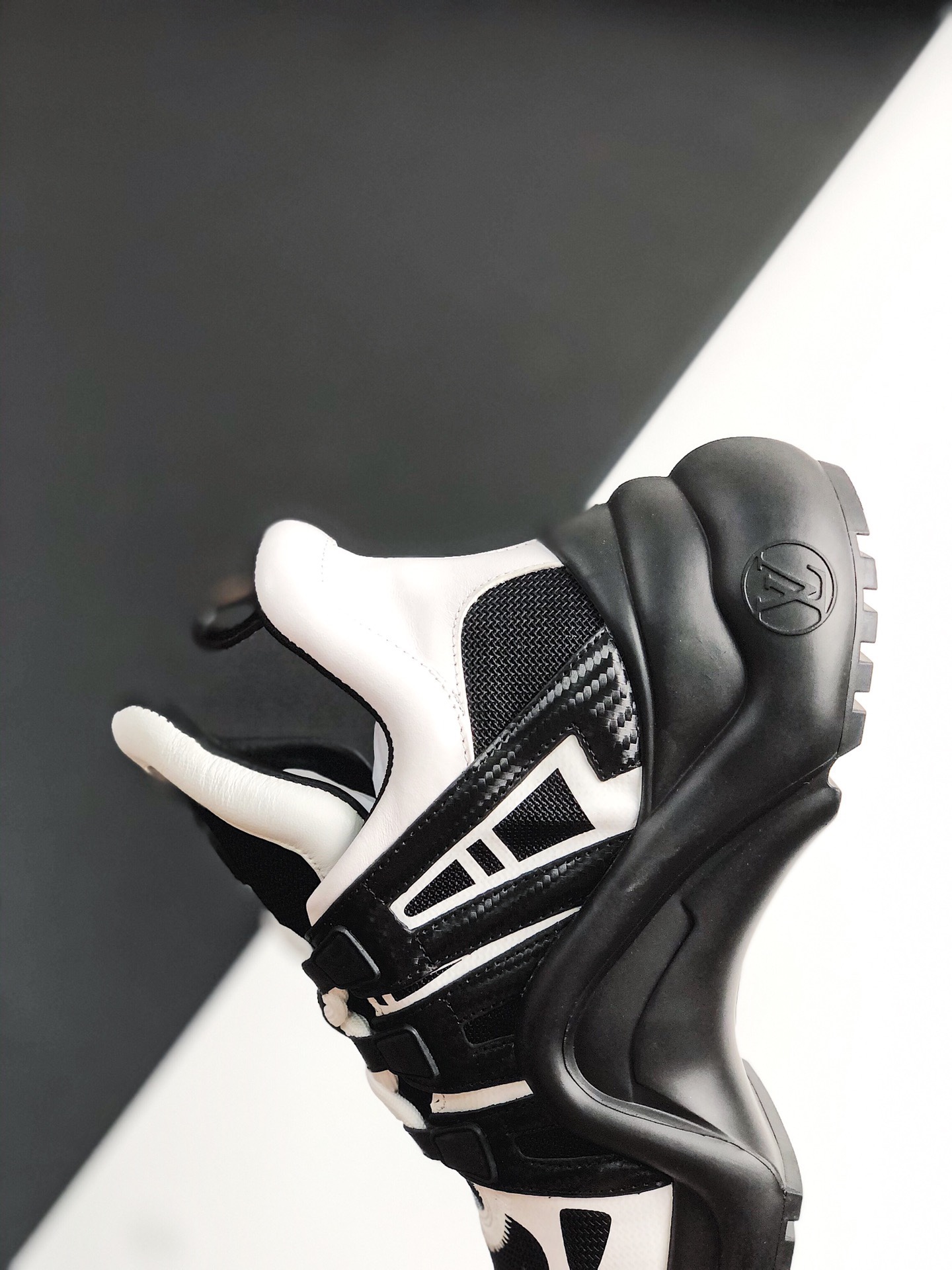 LOUIS VUITTON Archlight