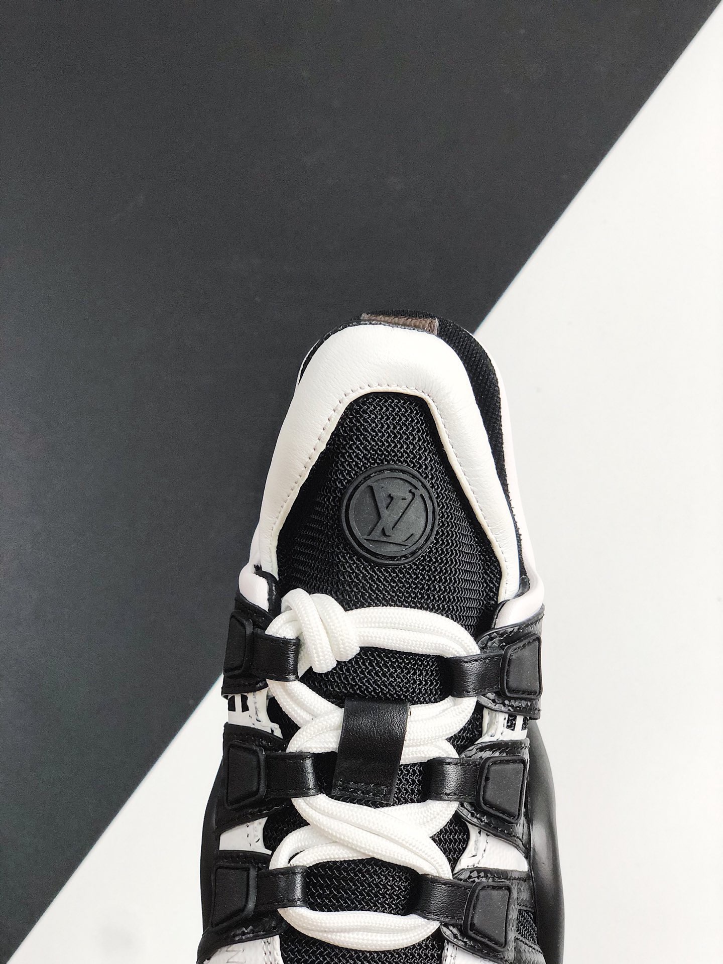 LOUIS VUITTON Archlight