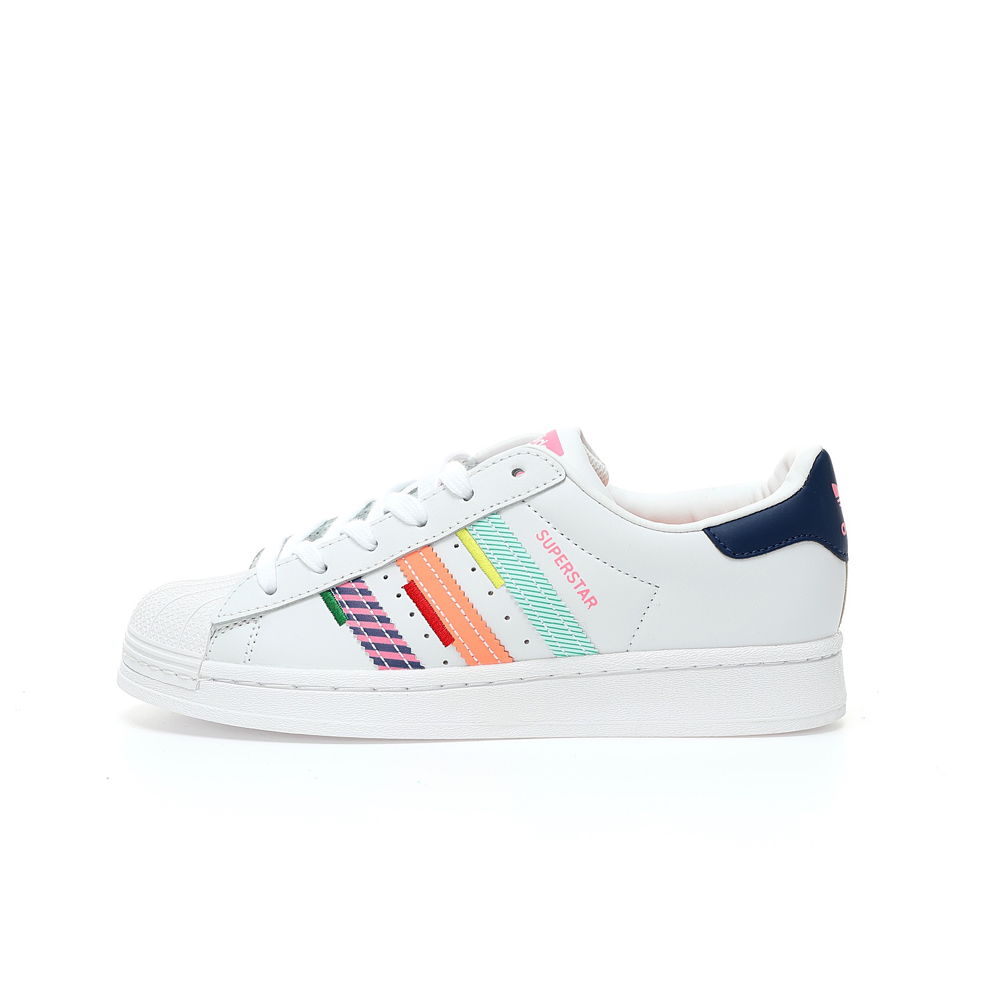 Adidas「貝殼頭」