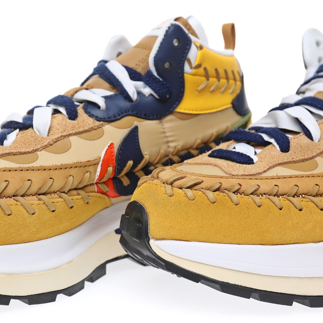 Jean Paul Gaultier x Sacai x Nike VaporWaffle High"Black/White"