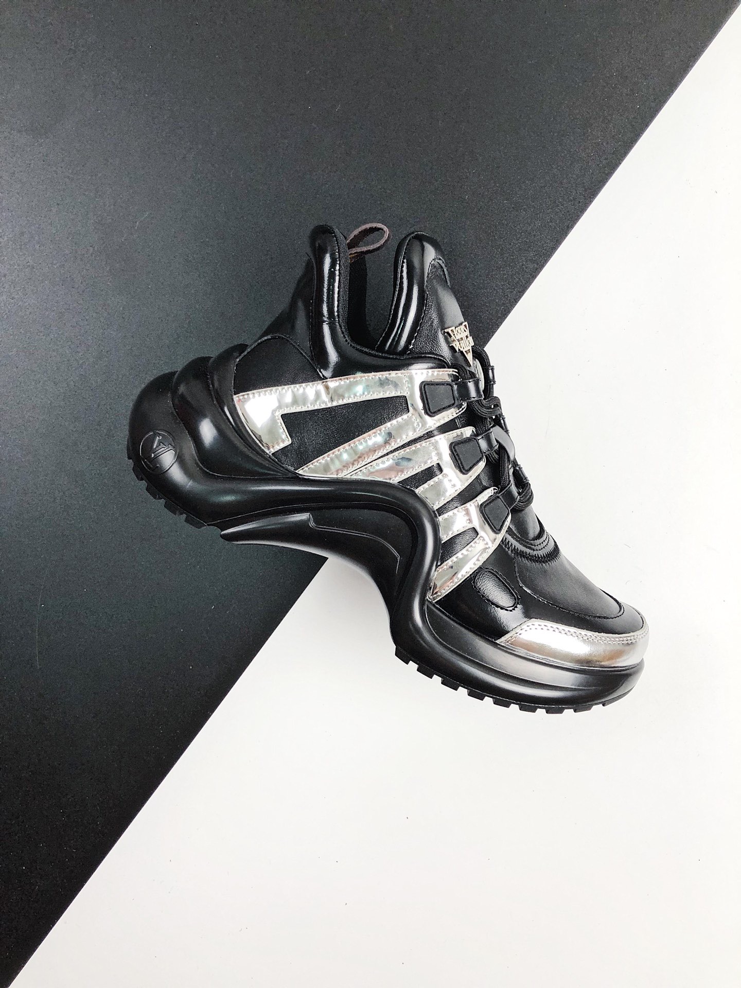 LOUIS VUITTON Archlight