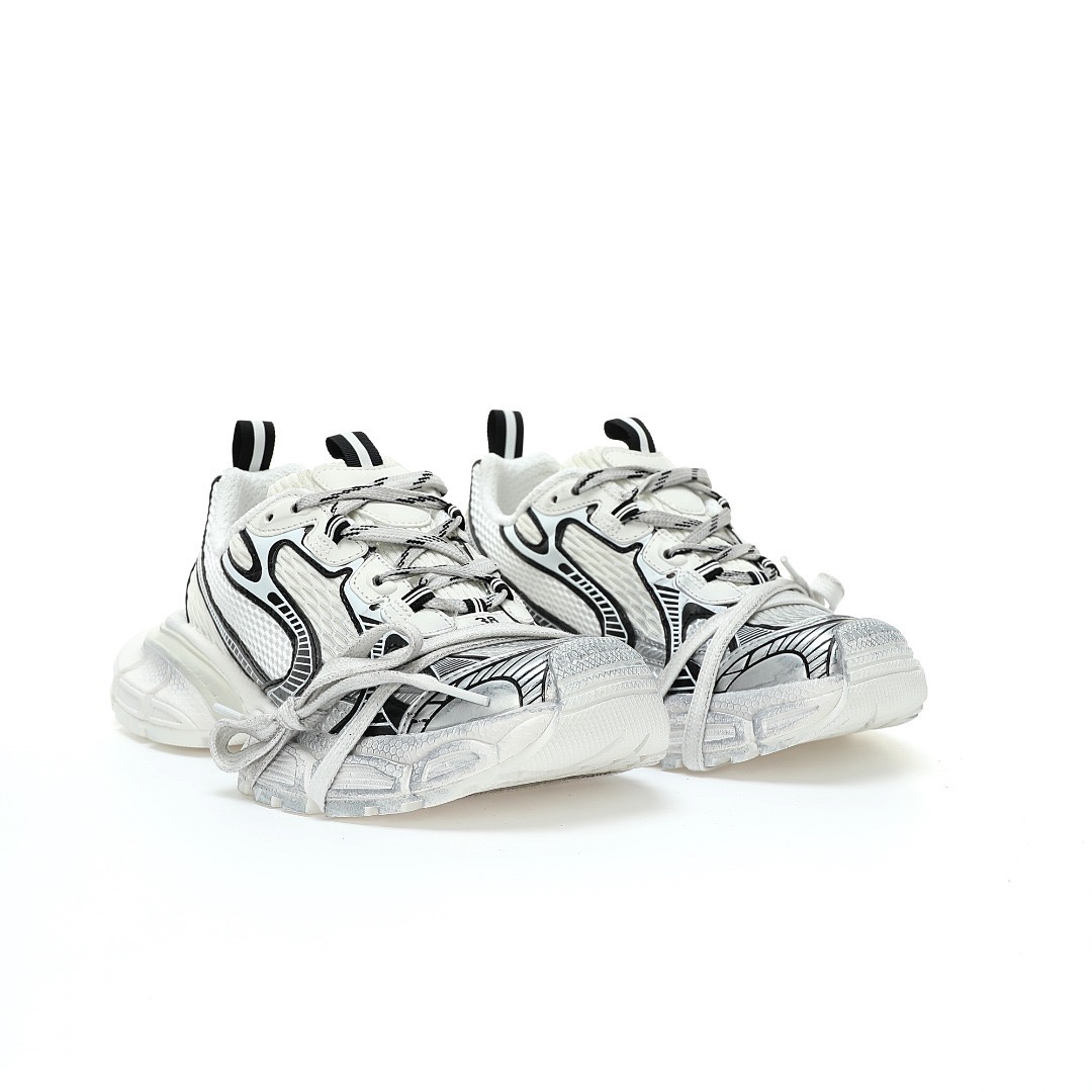 BALENCIAGA 3XL Sneakers 3+