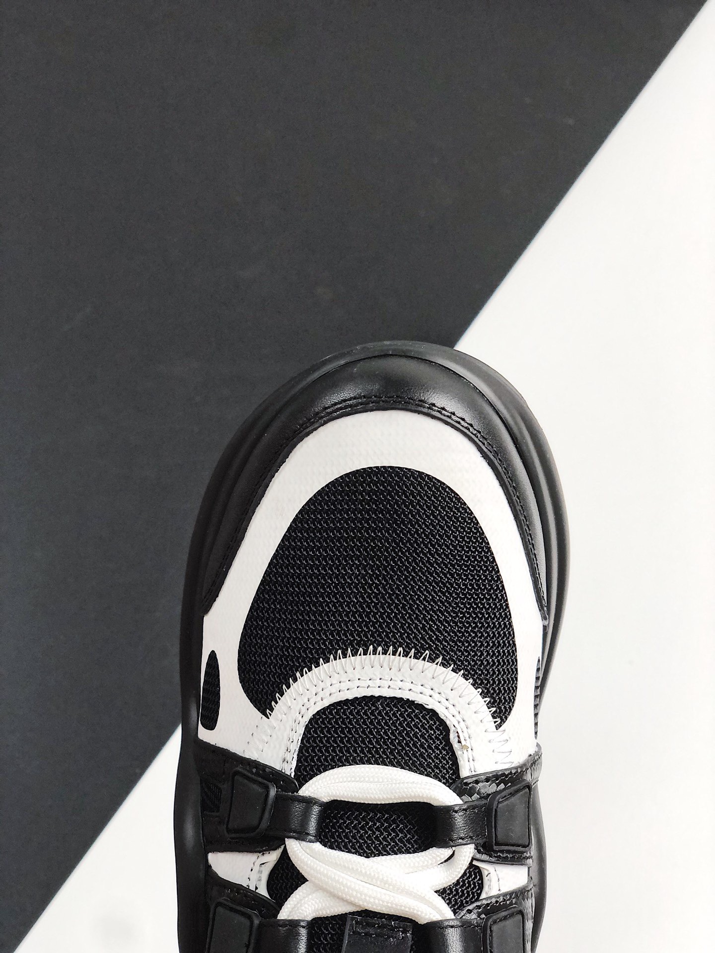 LOUIS VUITTON Archlight