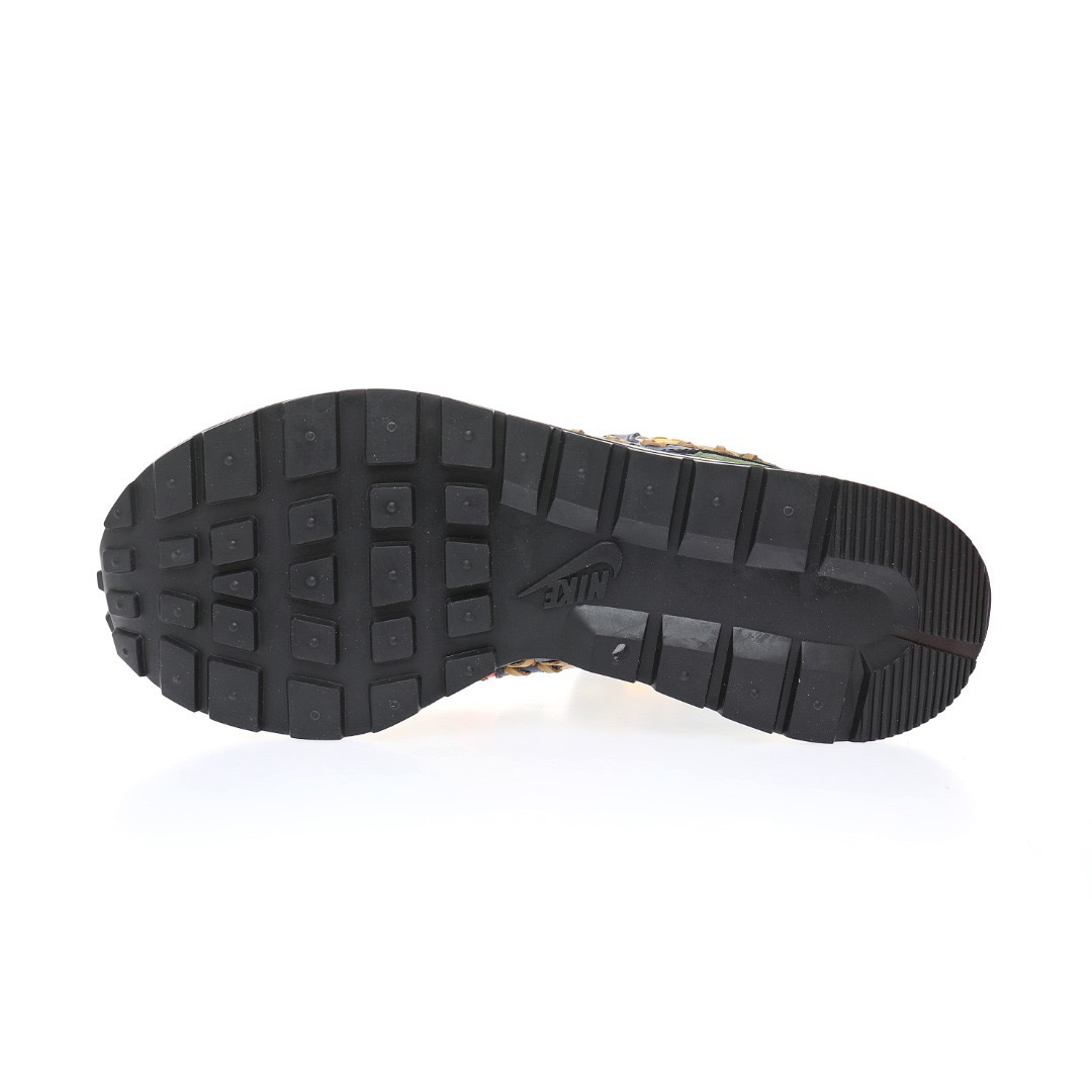 Jean Paul Gaultier x Sacai x Nike VaporWaffle High"Black/White"