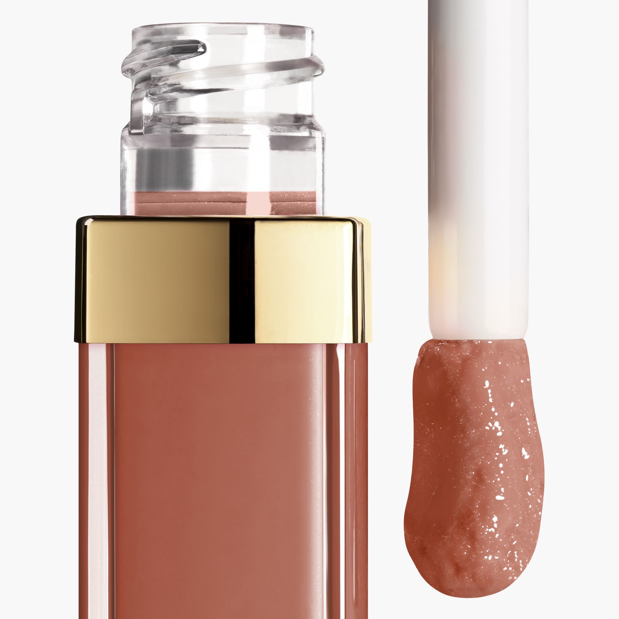 LIP GLOSS BERKILAU INTENS YANG MELEMBAPKAN DAN MENGHALUSKAN