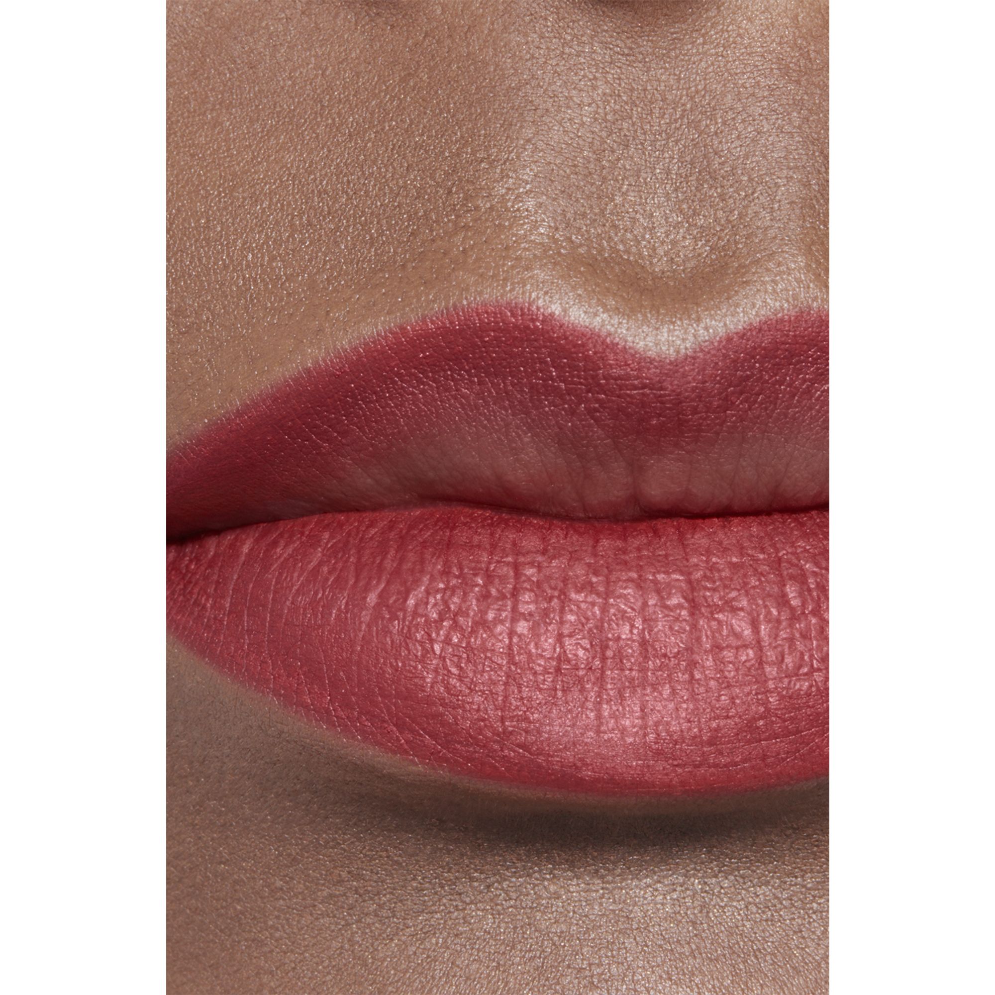 PENSIL BIBIR TAHAN LAMA