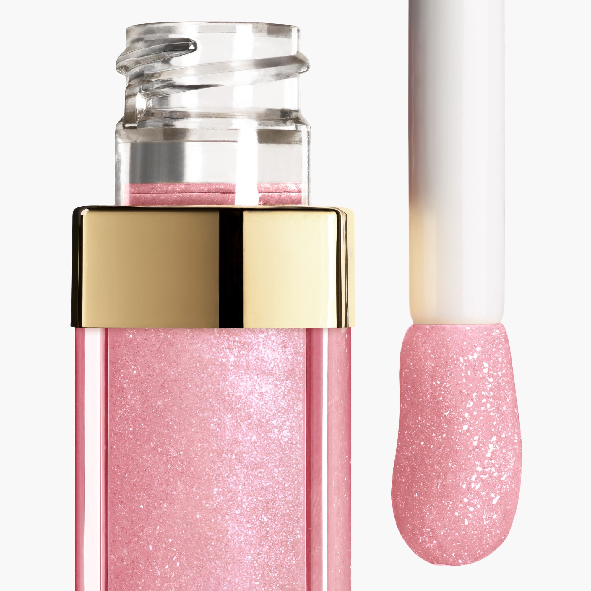 LIP GLOSS BERKILAU INTENS YANG MELEMBAPKAN DAN MENGHALUSKAN