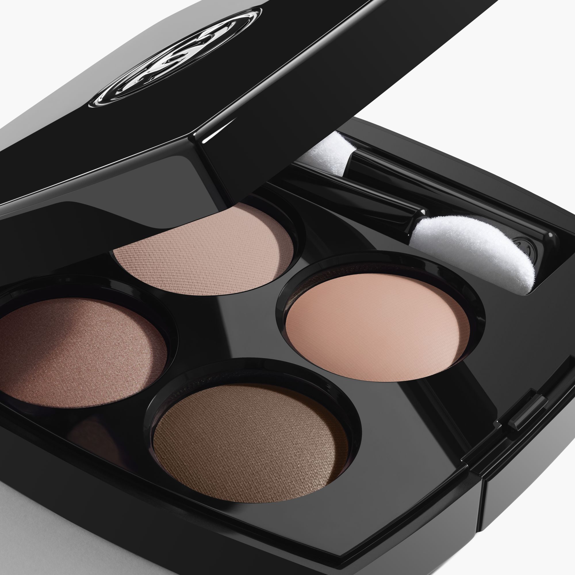 EYESHADOW EMPAT WARNA MULTIEFEK