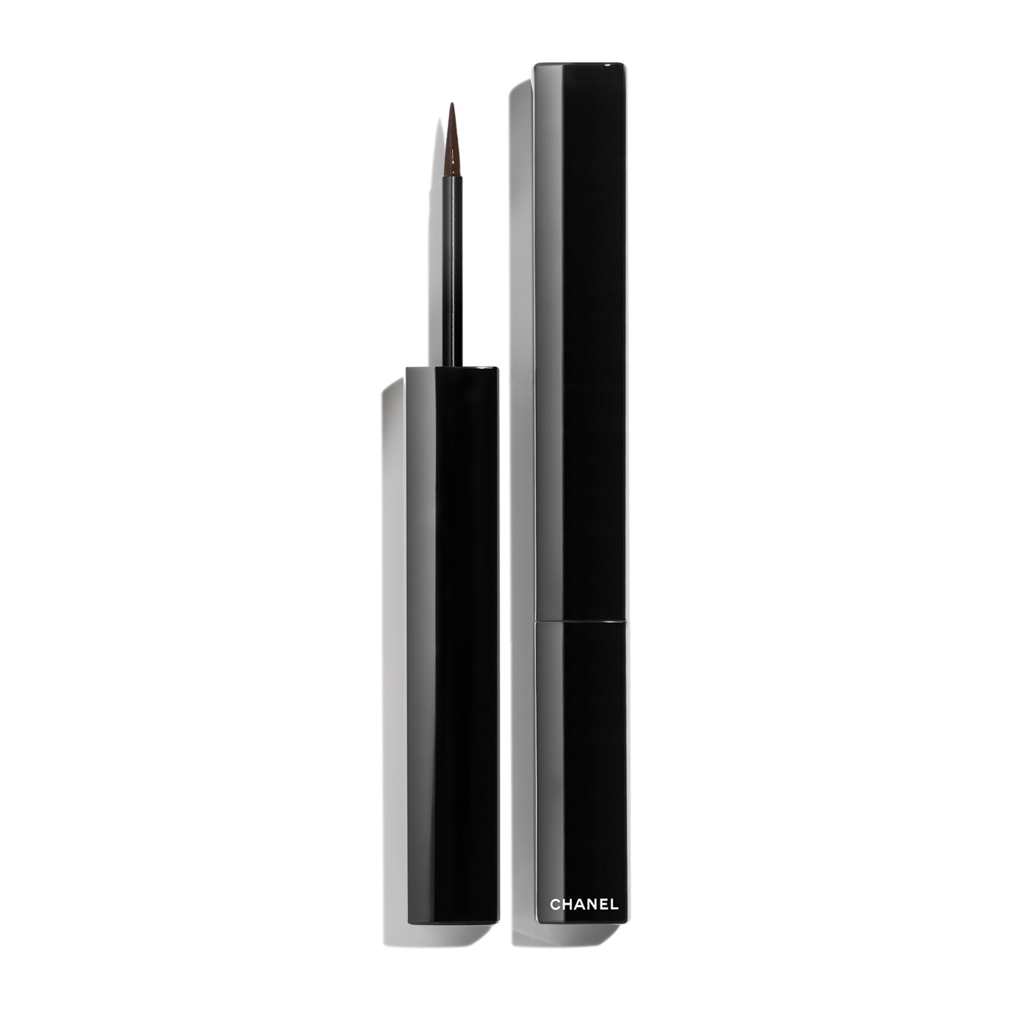 EYELINER CAIR WATERPROOF PENEGAS BENTUK MATA YANG TAHAN LAMA
