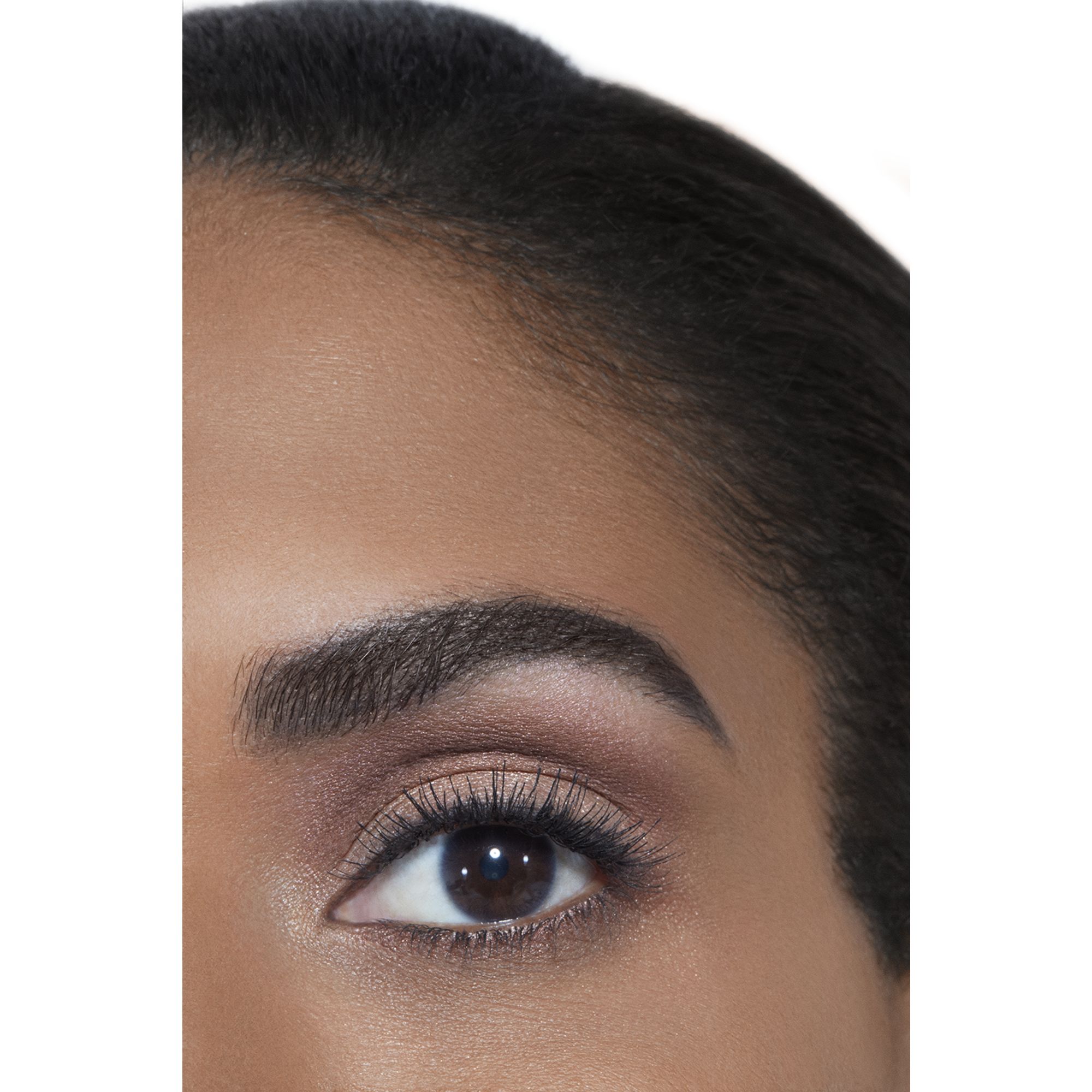 EYESHADOW DENGAN HASIL AKHIR SATIN